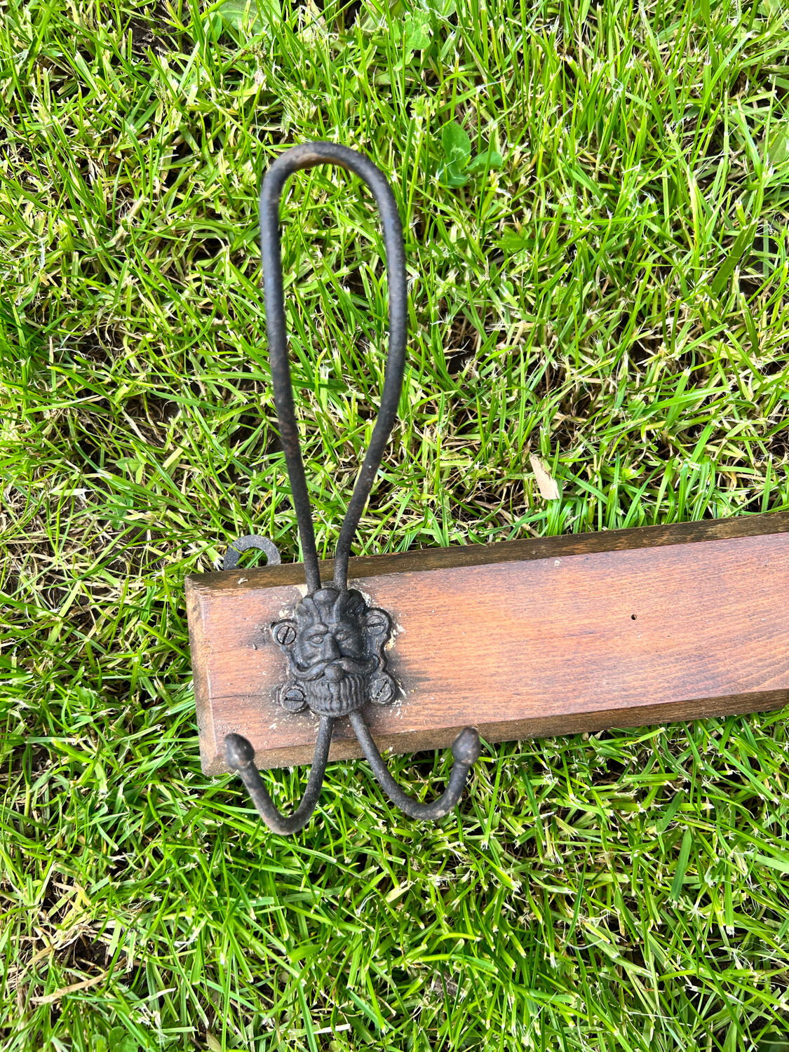 Old wood coat rack, 4 metal hooks
