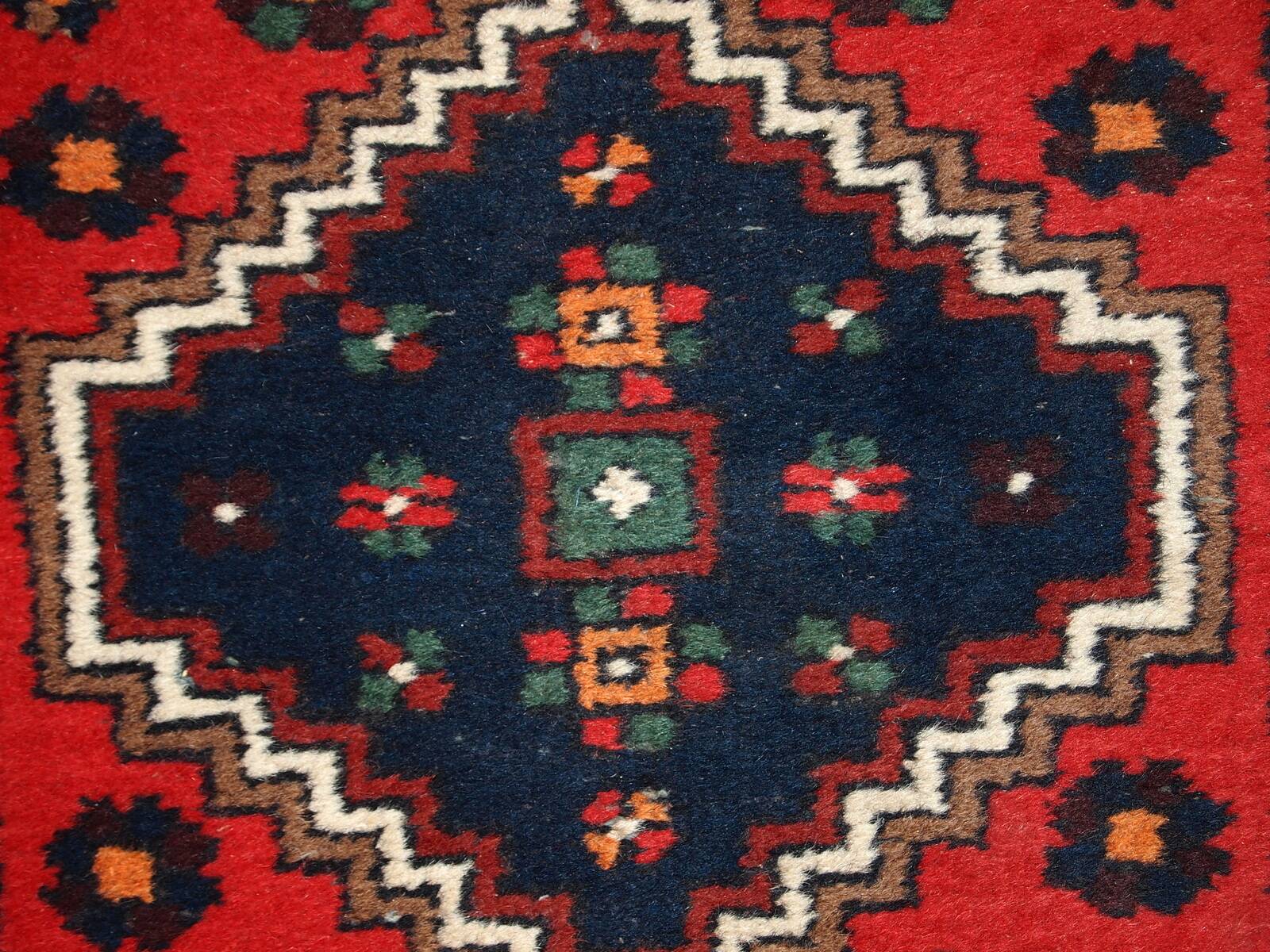 Tapis Vintage Hamadan en Laine (74cm x 140cm), Années 1970, Élégance Tradit