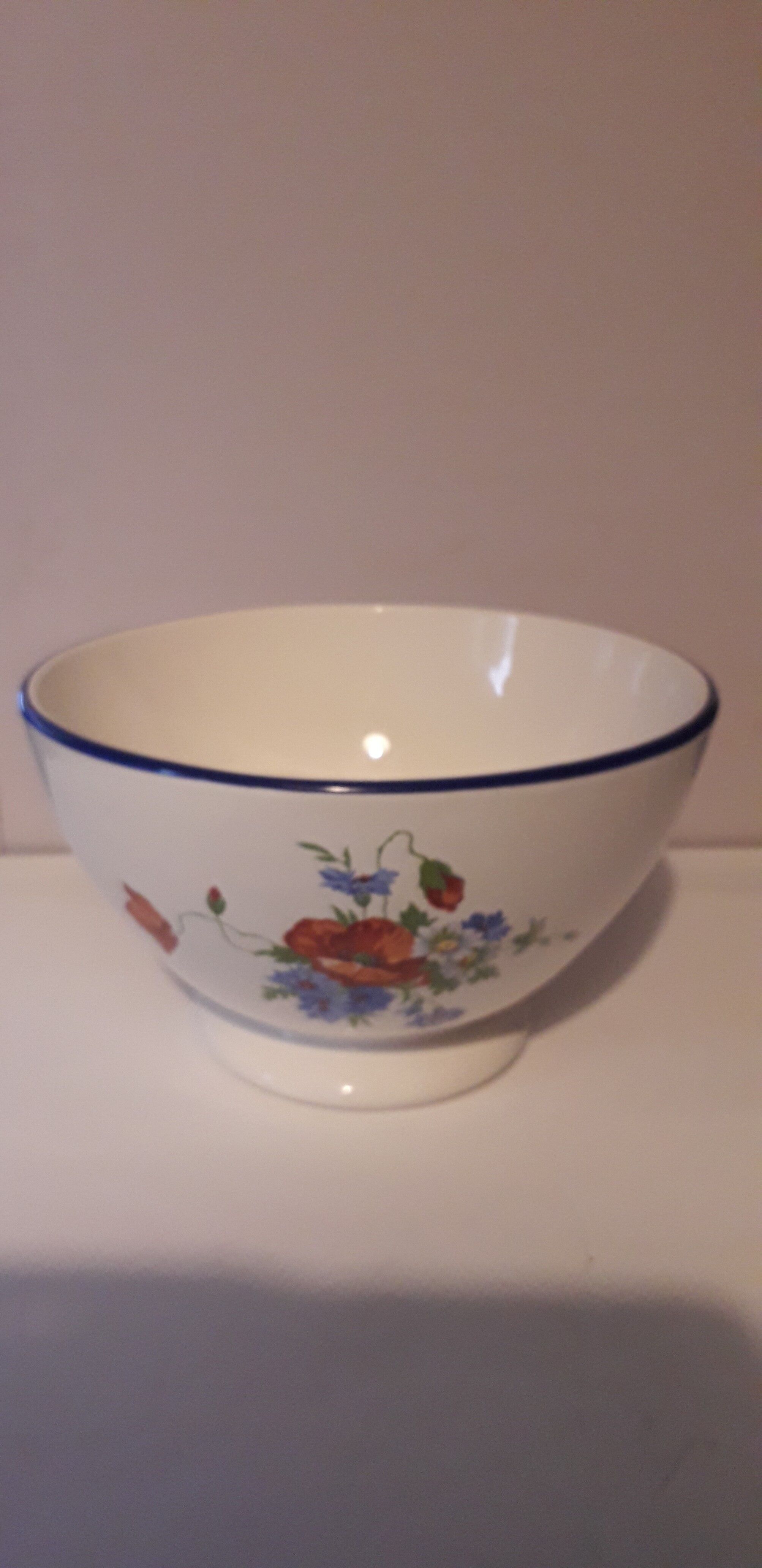 Old ceramic bowl "poppies" of Salins