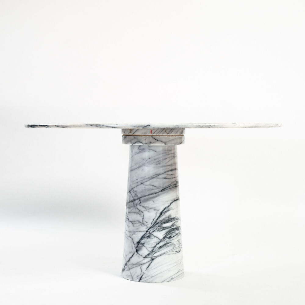 Table à manger en marbre italien du milieu du siècle dans le style d'Angelo Mangiarotti.