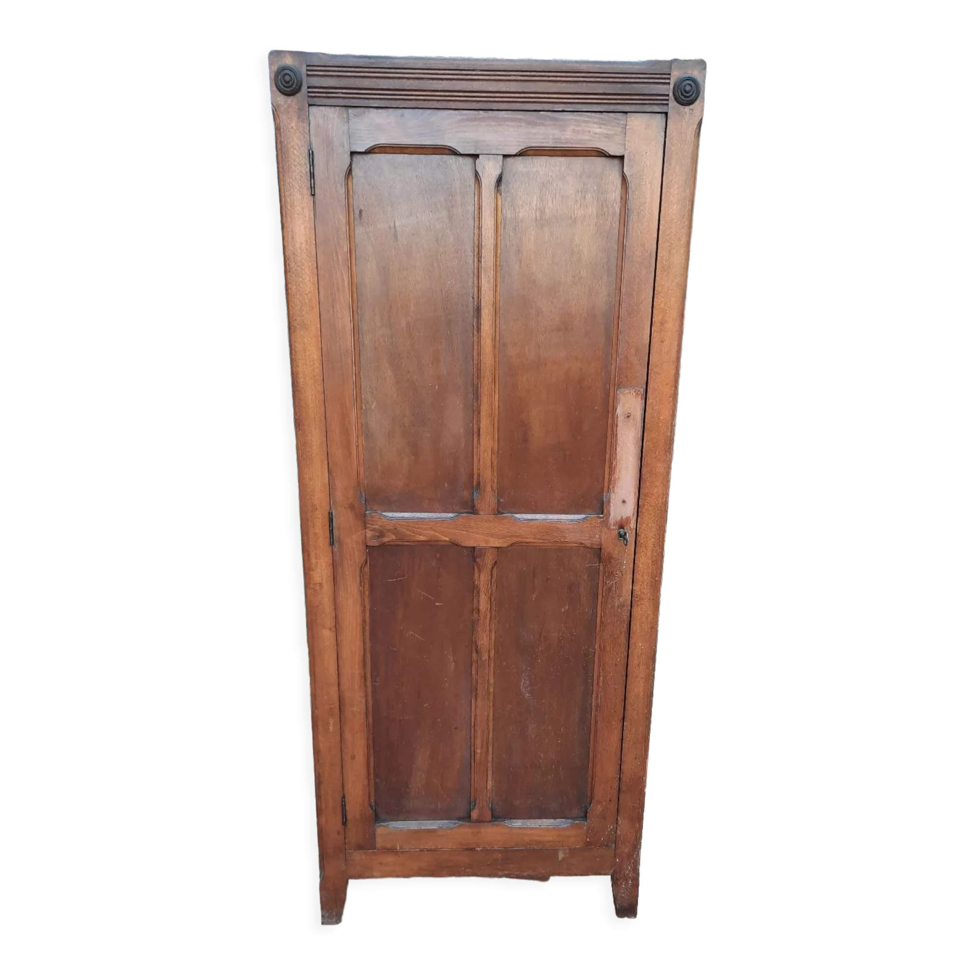 Armoire parisienne
