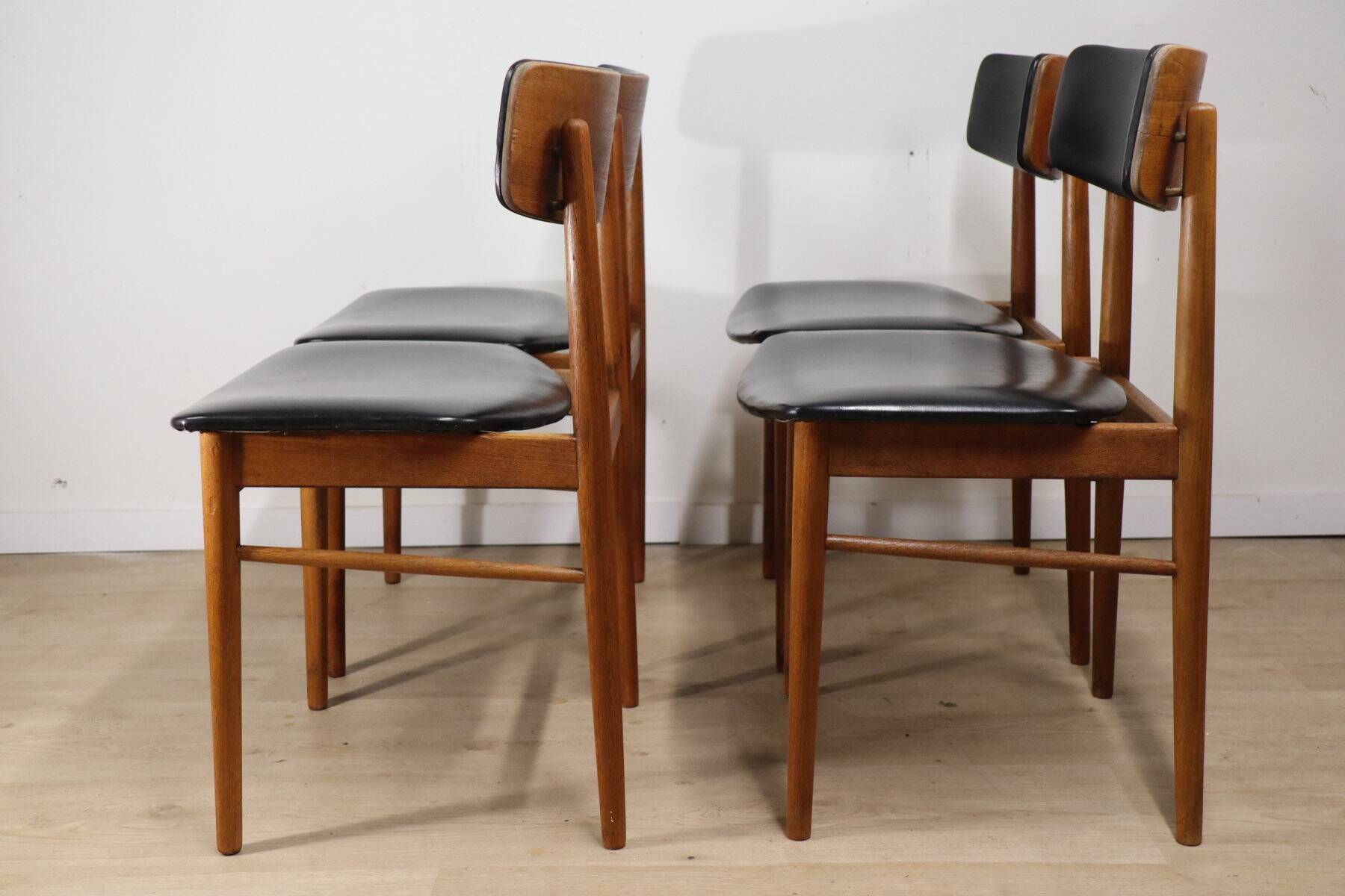 Set of 4 Scandinavian chairs in teak and black faux leather – 1960s