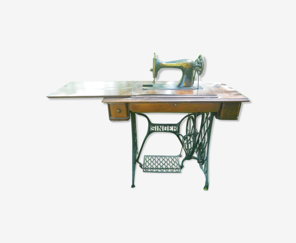 Old sewing machine ''Singer'' 1914