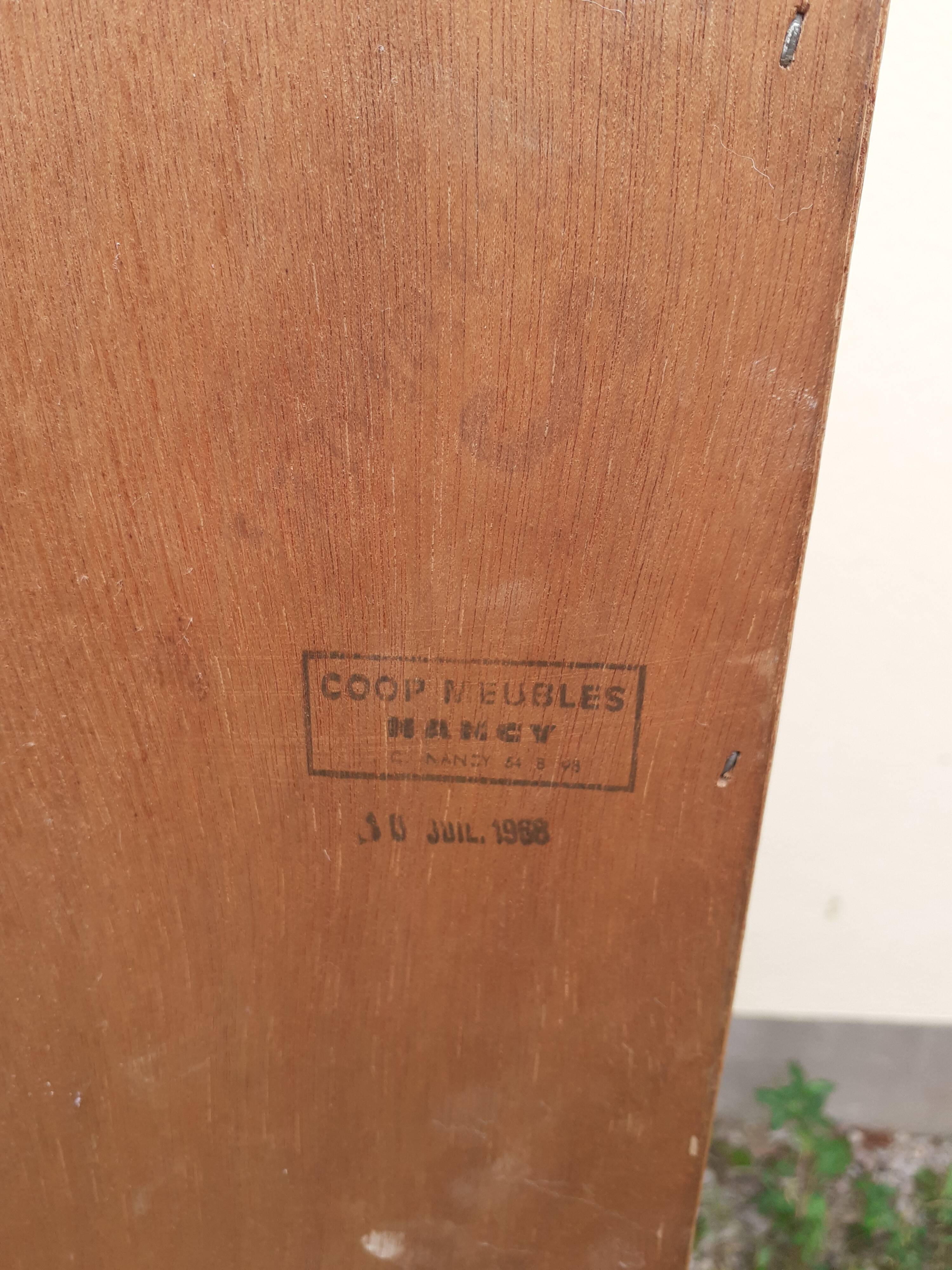 Commodity with vintage showcase