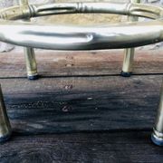 Vintage faux bamboo pedestal table in brass with 2 glass shelves