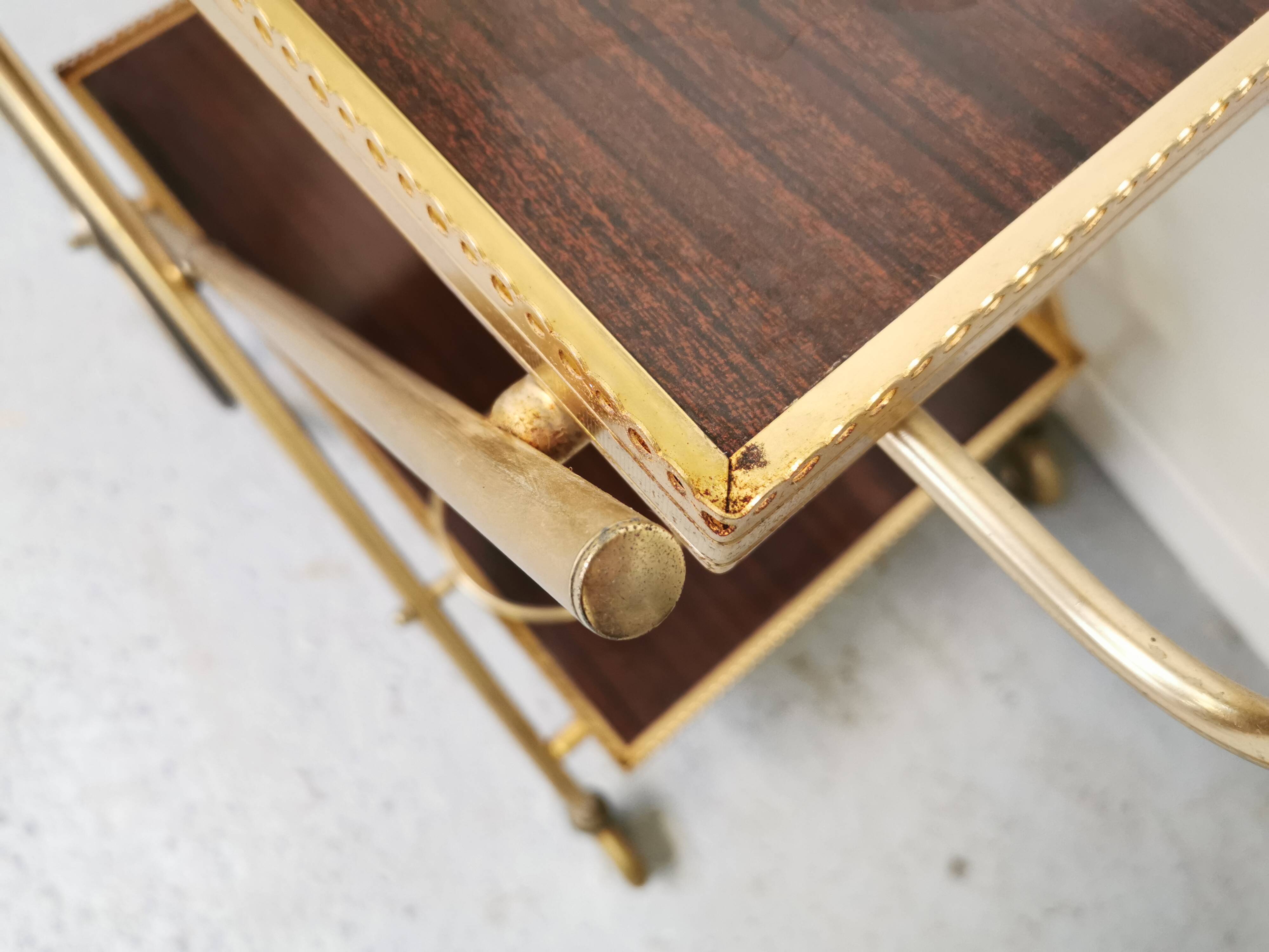 Vintage bar maid service