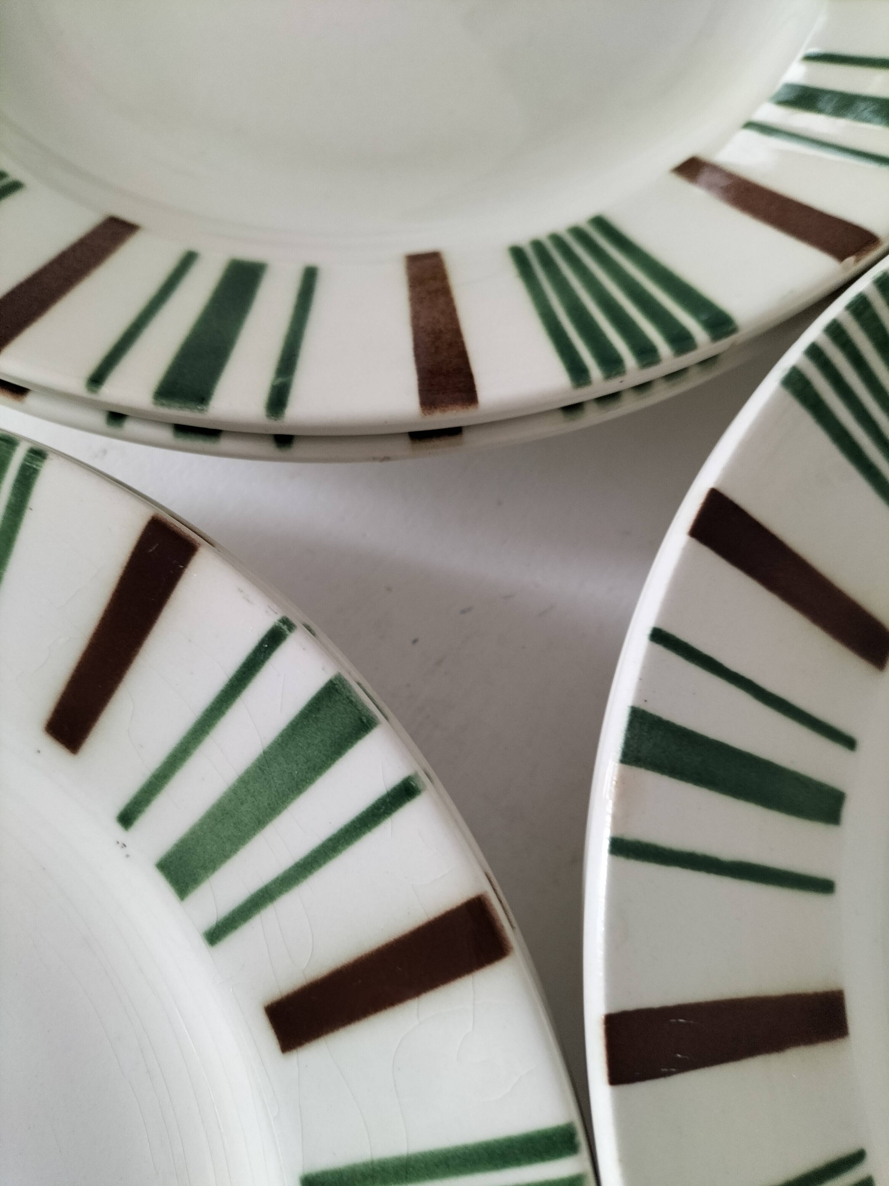 8 vintage flat plates Sarreguemines Digoin model 5329