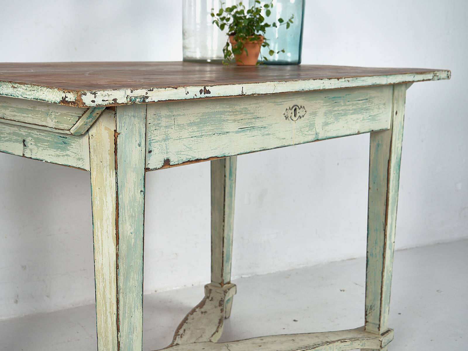Vintage white solid wood side table (France, circa 1960)