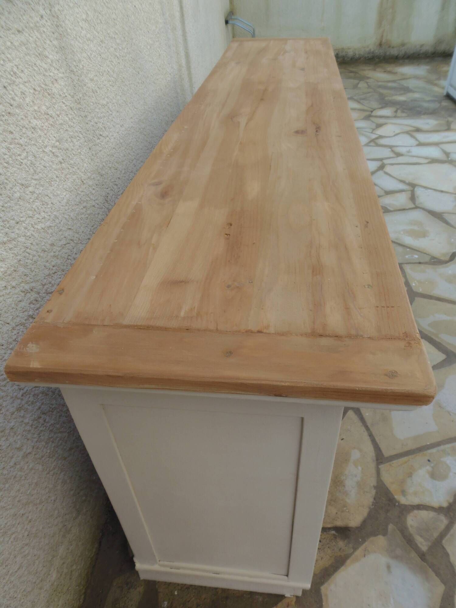 Craft furniture enhanced in pearl gray, shelves and top in raw wood.
