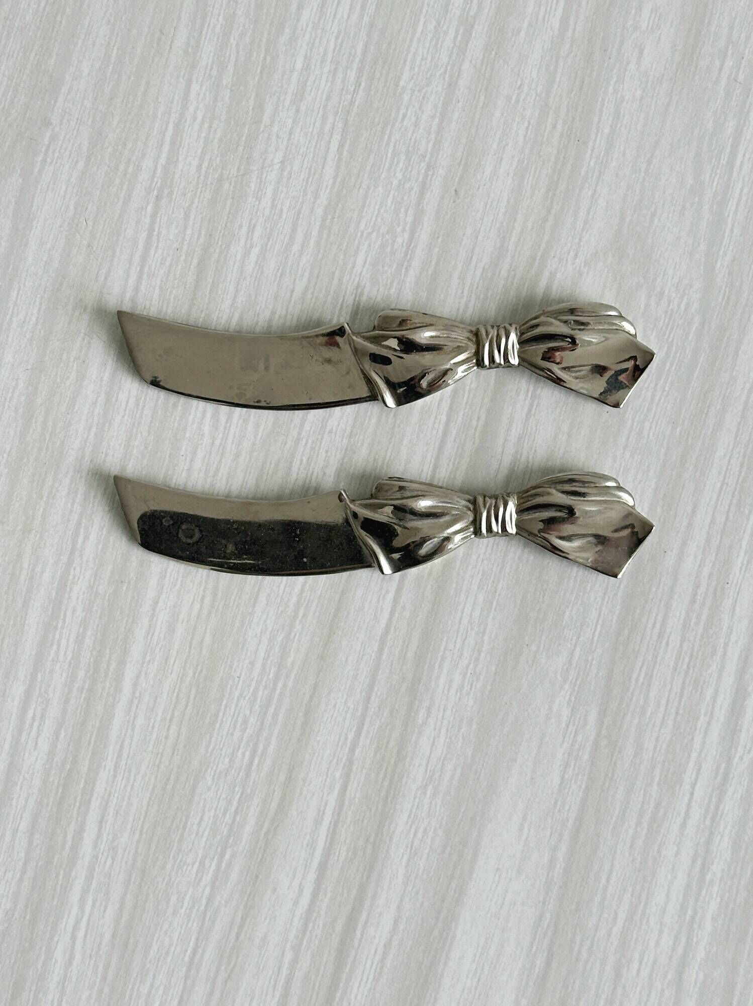 Metal butter knives