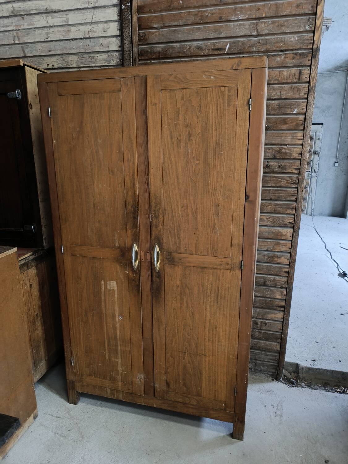 Armoire parisienne vintage