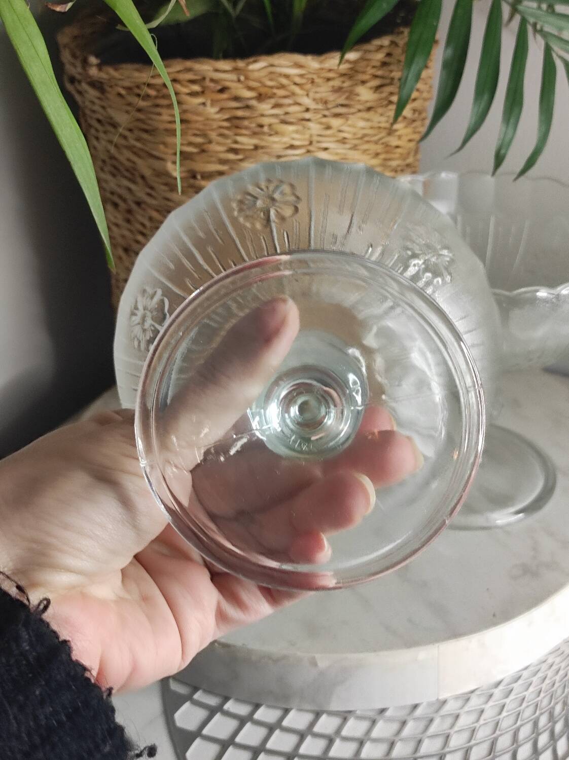 Relief glass cups