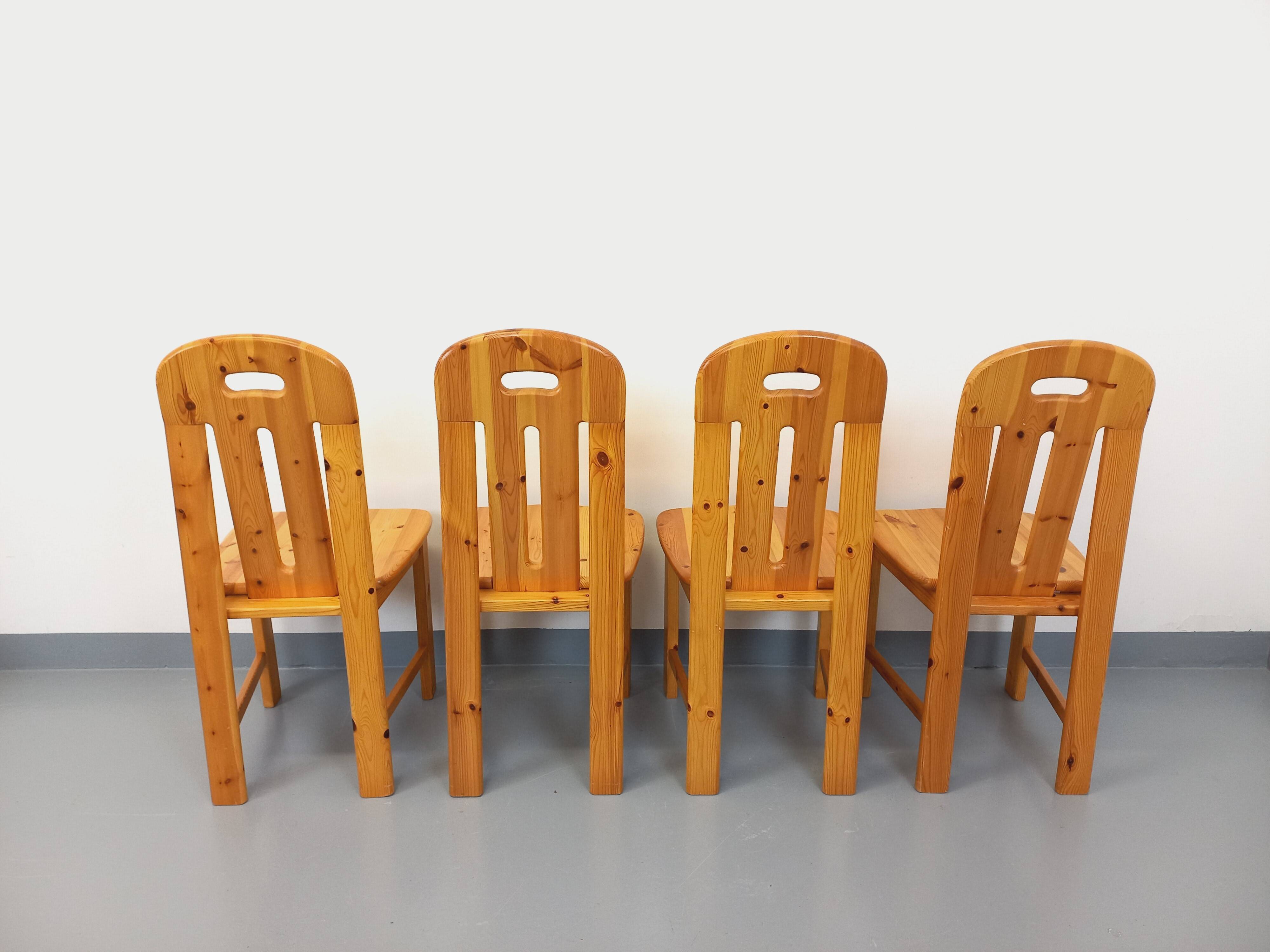 Set of 4 vintage pine chairs from the 70s and 80s