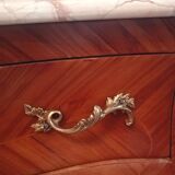Commode tombeau trois tiroirs de style Louis XV
