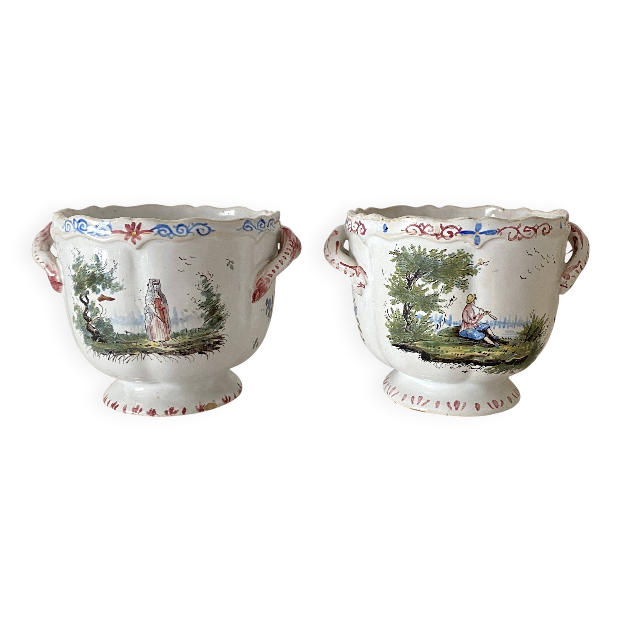 Paire de cache-pots anciens en faïence française , décor scènes champêtres