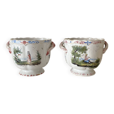 Paire de cache-pots anciens en faïence française , décor scènes champêtres