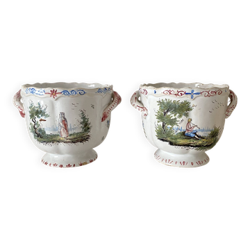 Paire de cache-pots anciens en faïence française , décor scènes champêtres