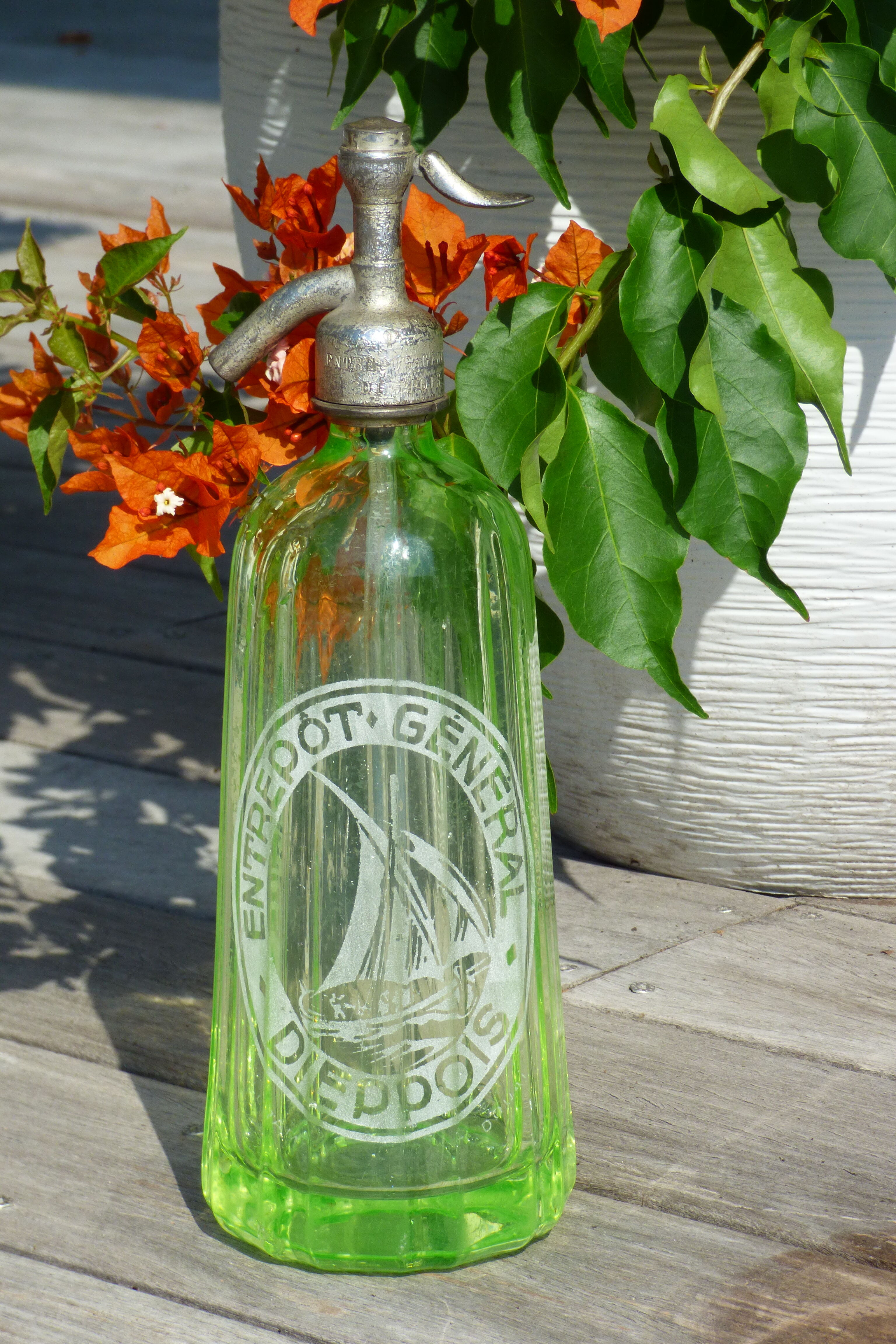 Siphon.seltz. remarkable pyramidal siphon. dieppe.