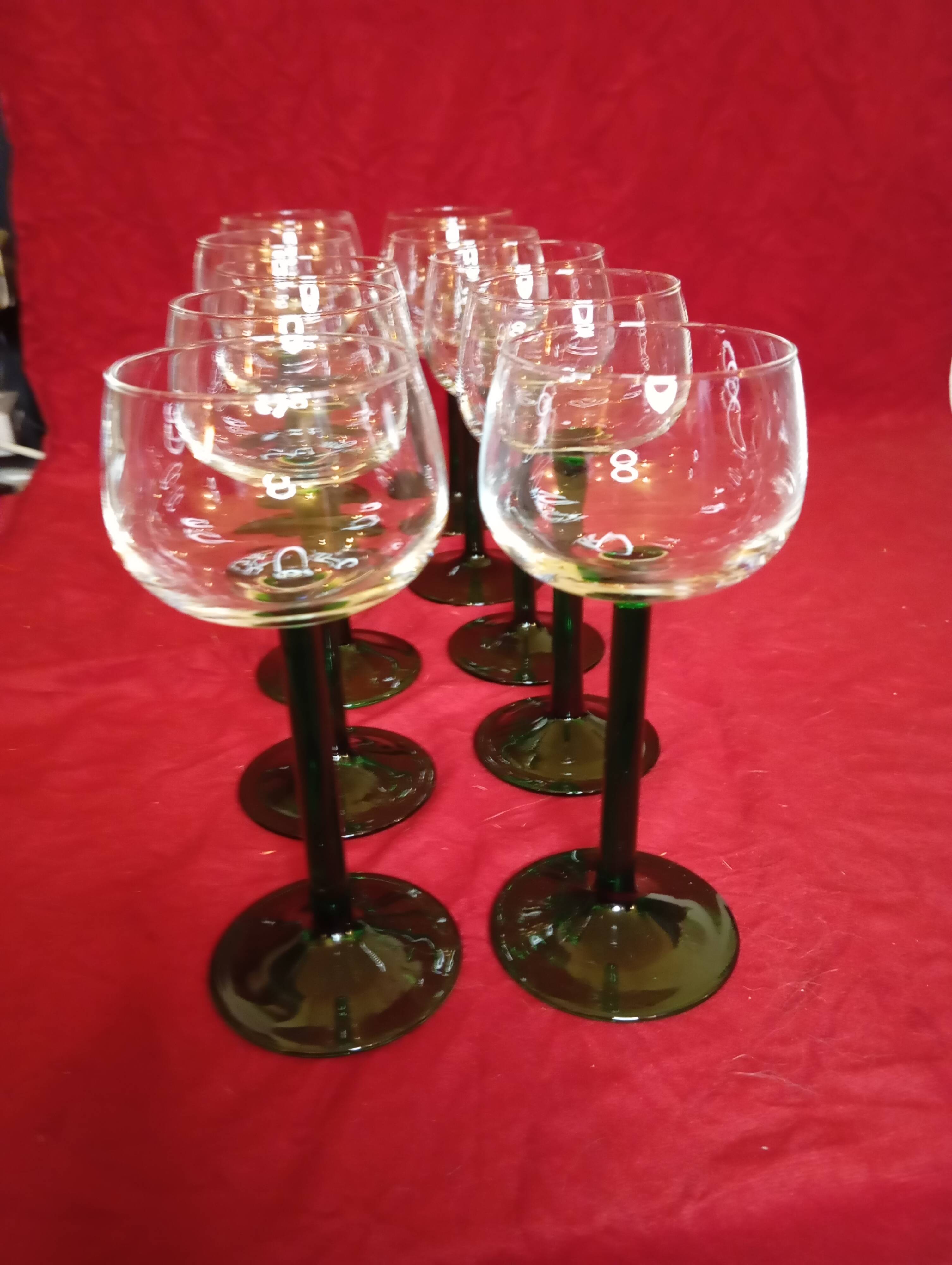 10 verres à vin blanc