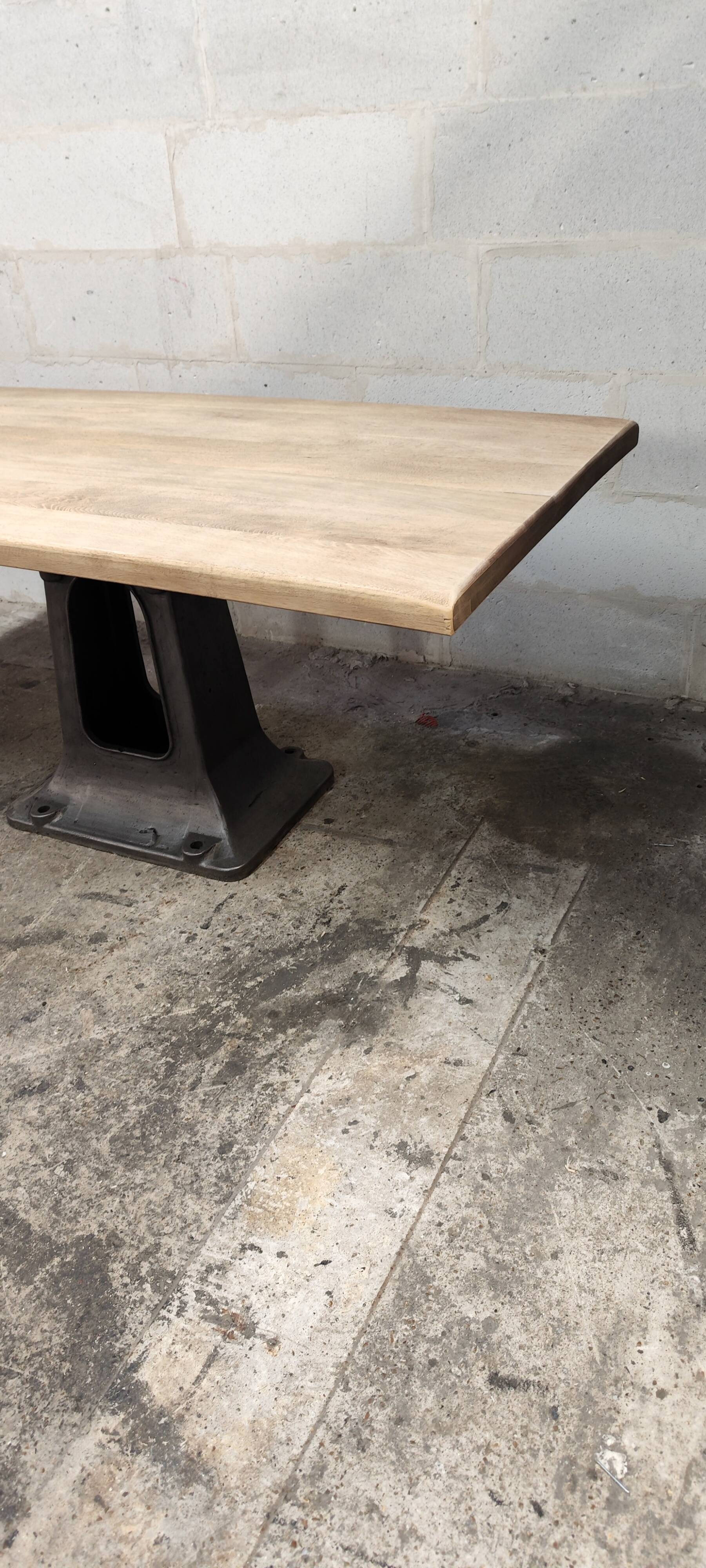 Industrial table with oak top and cast iron central leg