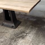 Industrial table with oak top and cast iron central leg