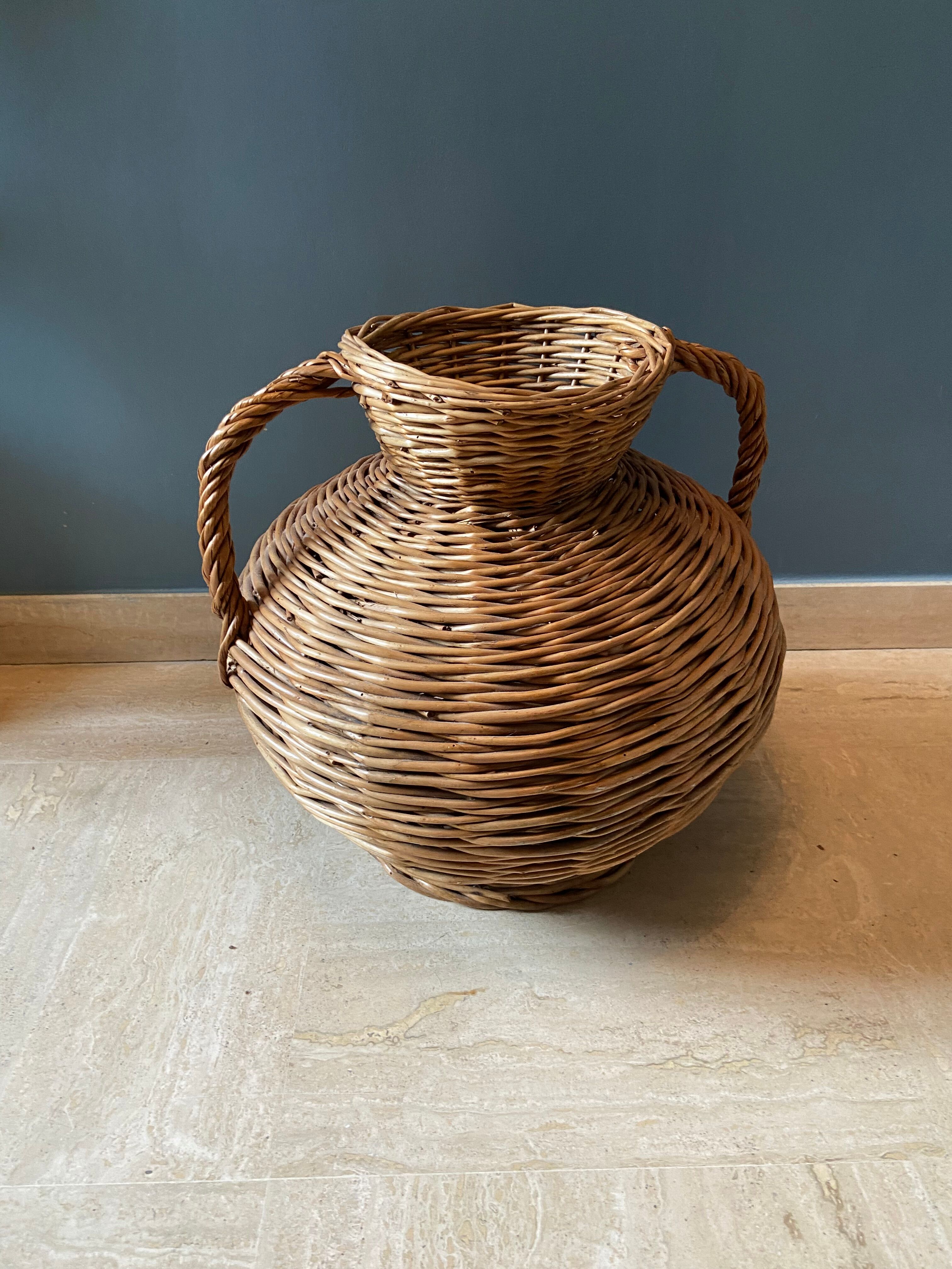 Vase panier en rotin