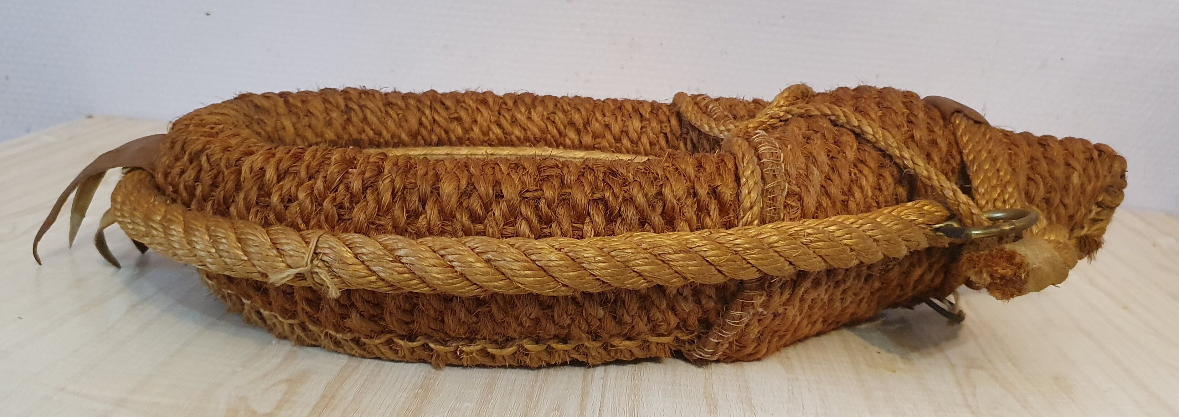 Mirror horse necklace ropes