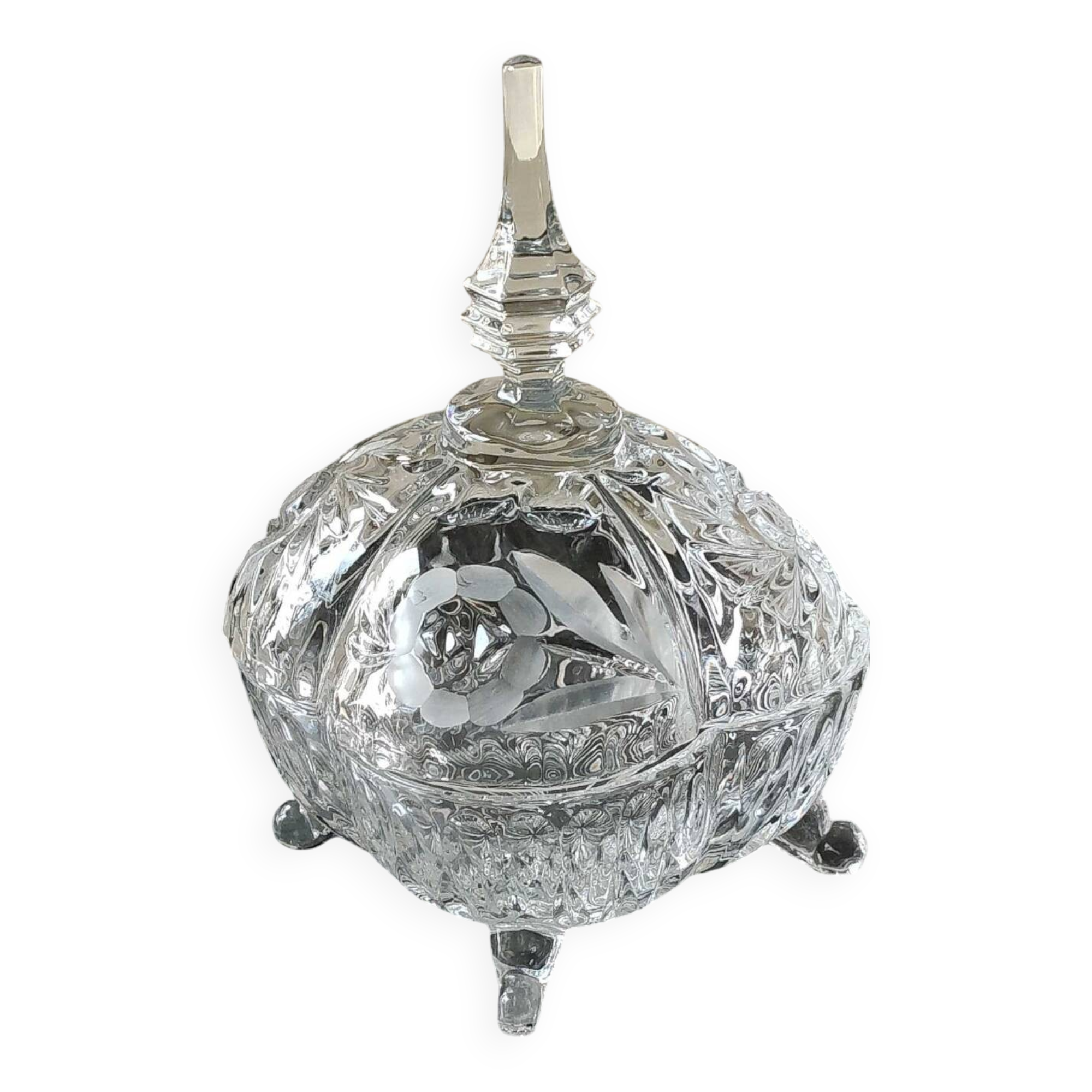 Large candy box in cut Bohemian crystal. Floral/Star motifs