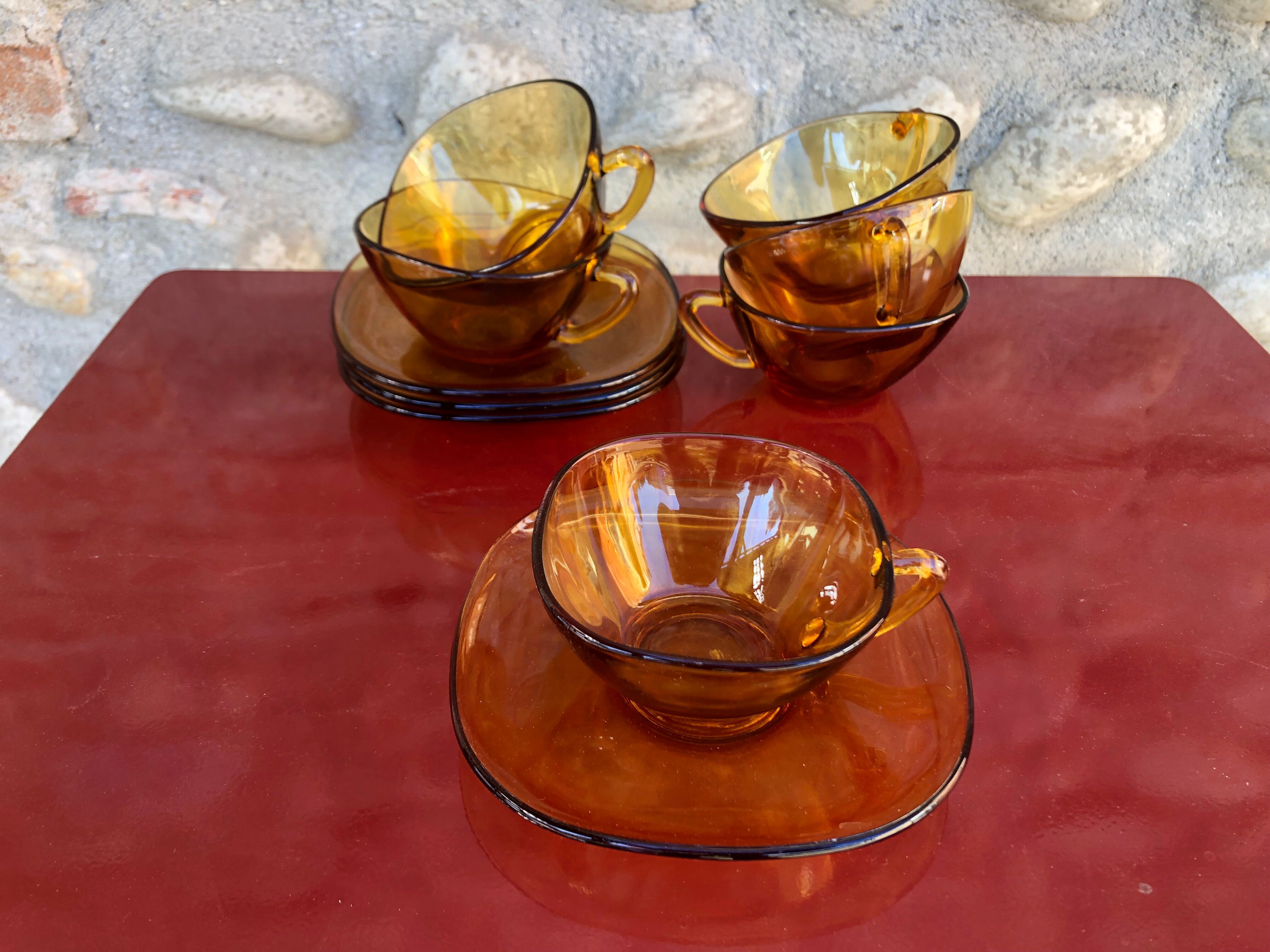 Lot of yellow Vereco cups