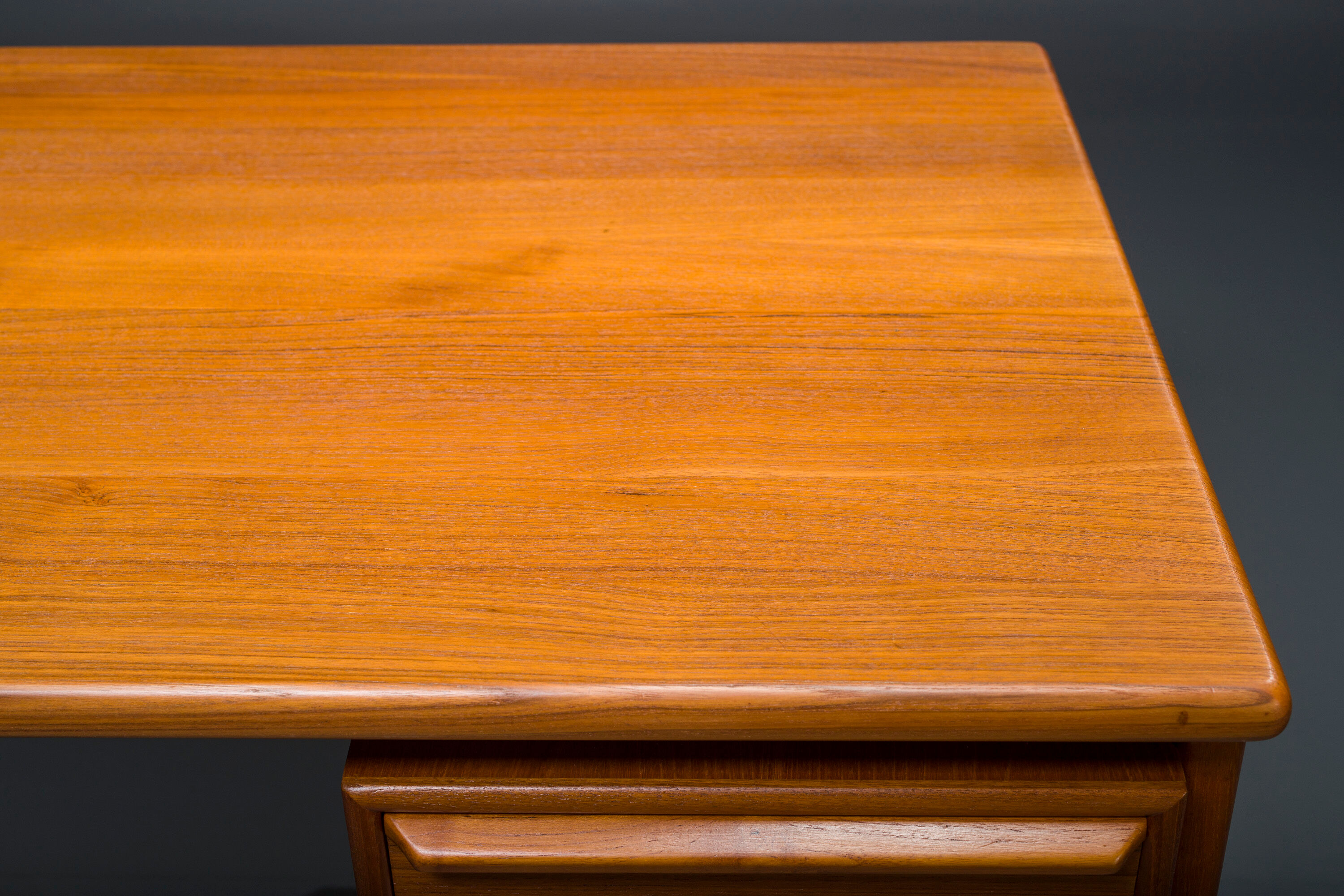 Mid-Century Teak Freestanding Desk from GV Møbler, 1970s