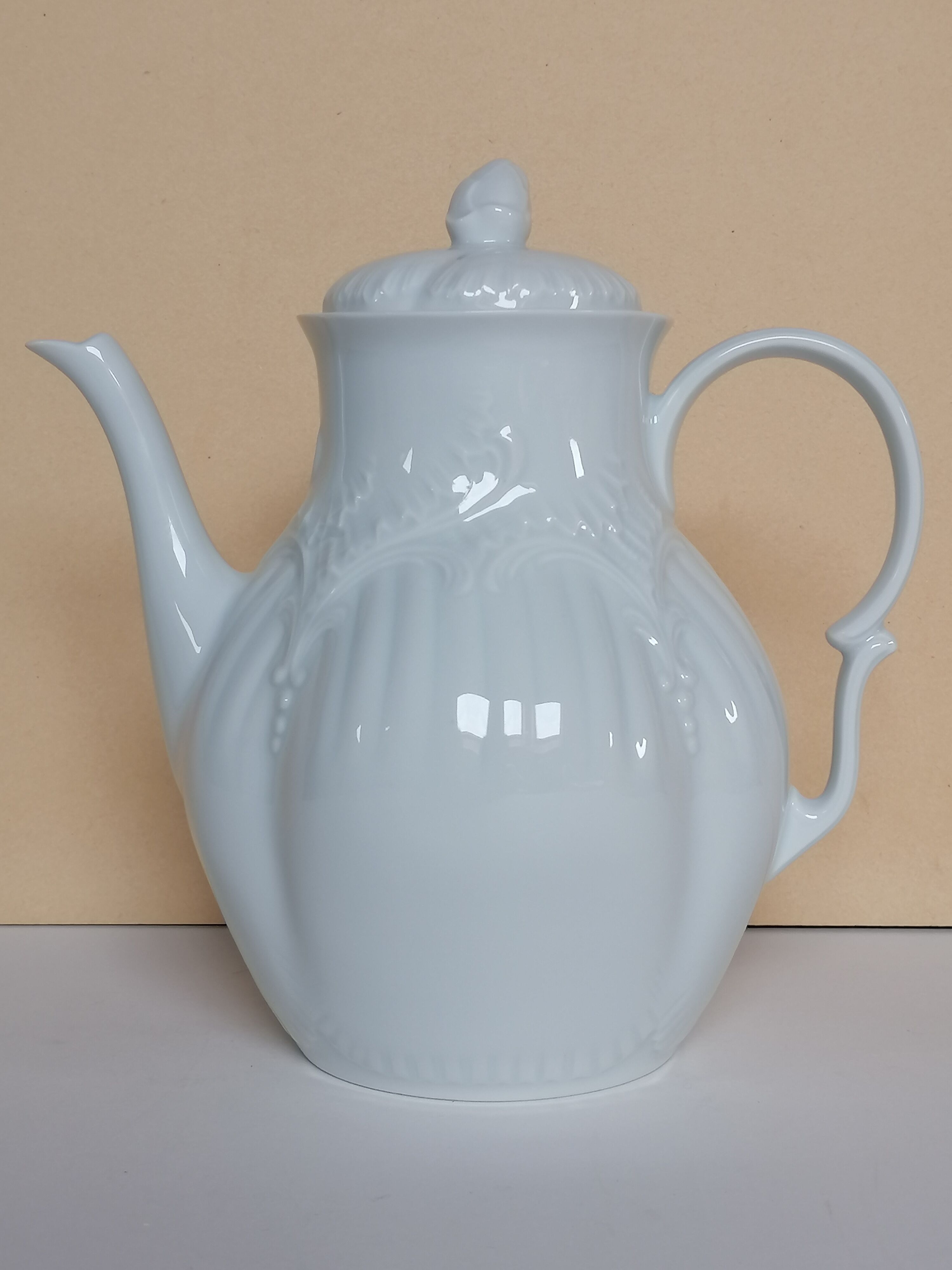 Coffee maker in old white porcelain from Limoges