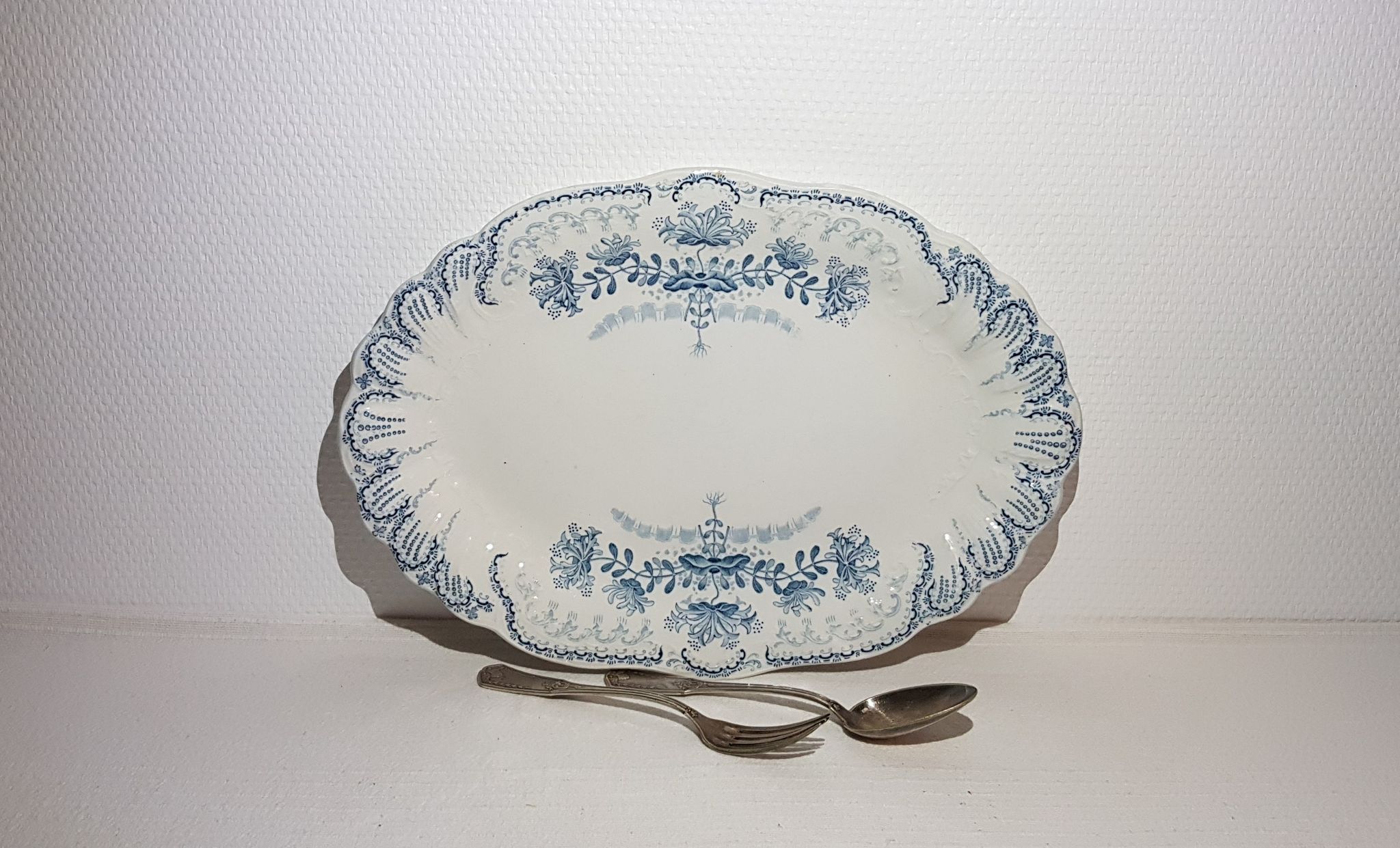 Oval dish of the earthenware factory of St amand Regency model, iron earth