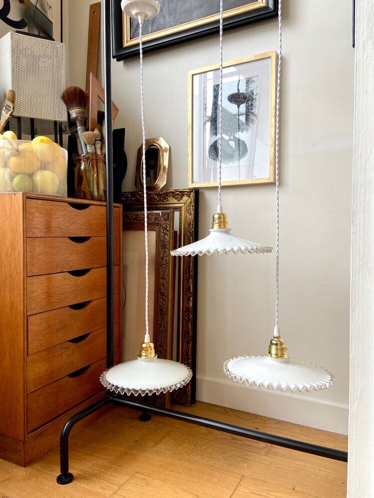 White glass hanging lamp
