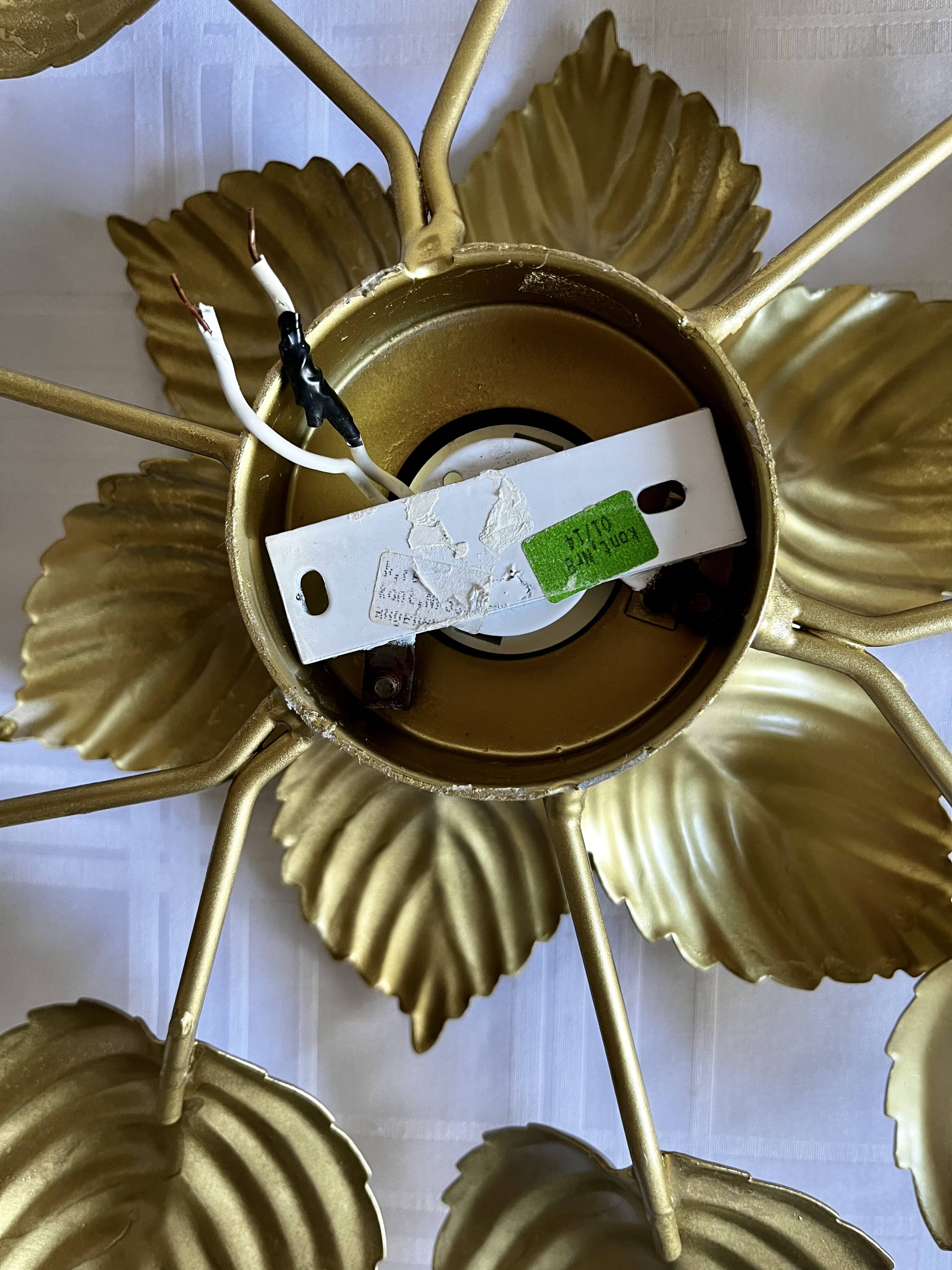 Wall lamp or ceiling lamp golden flower