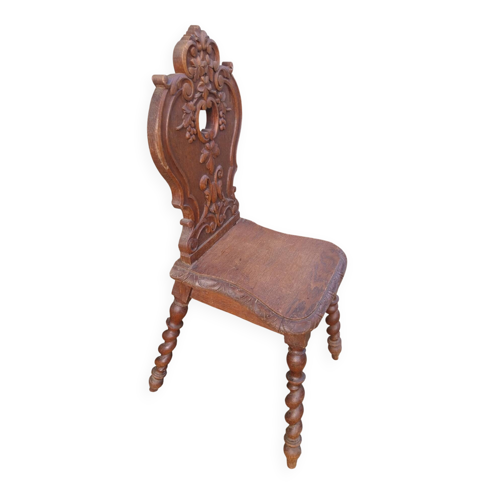 Chaise brutaliste régionale en bois 