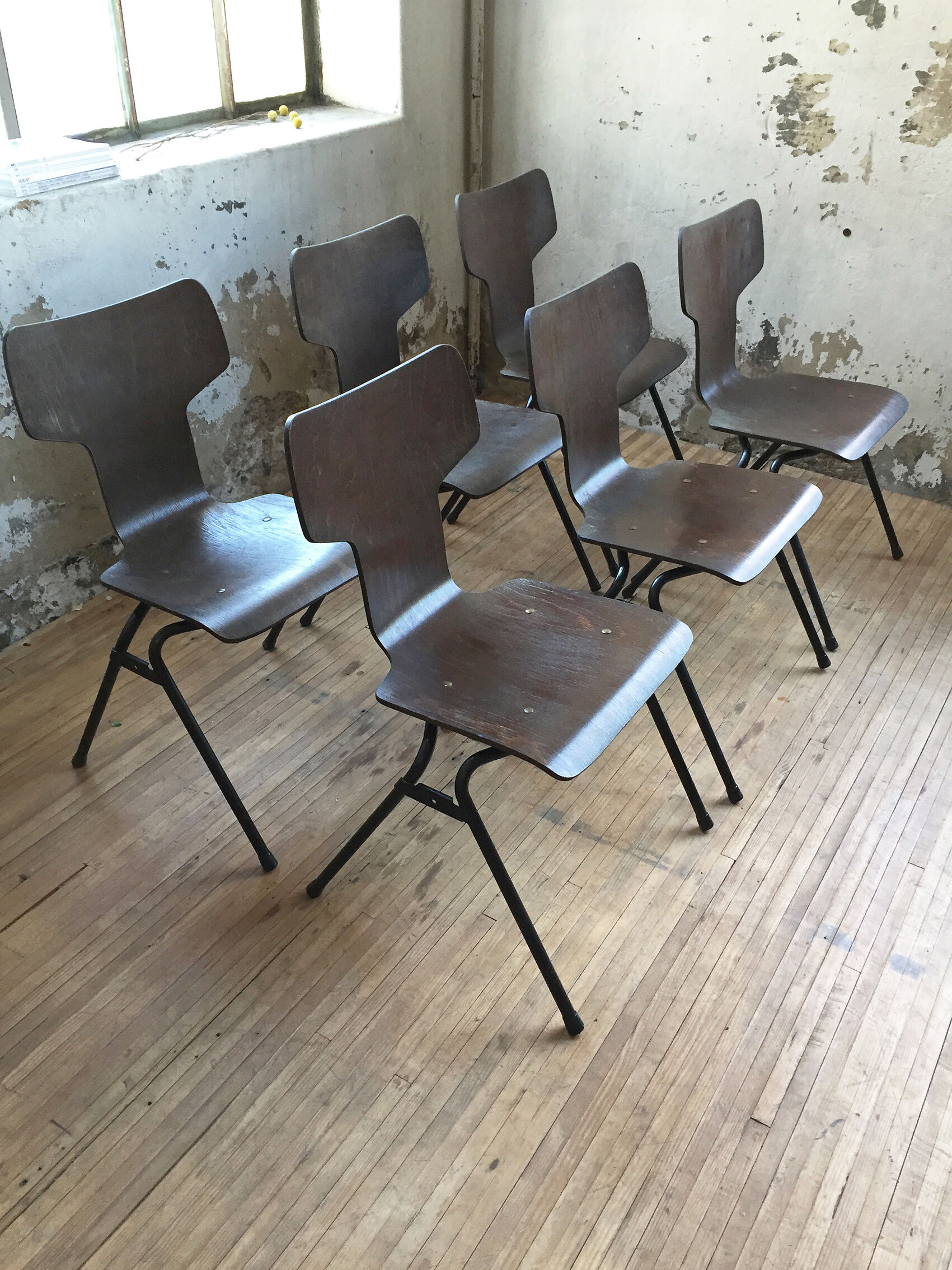 Set de 6 chaises "Marteau" acajou thermomoulé