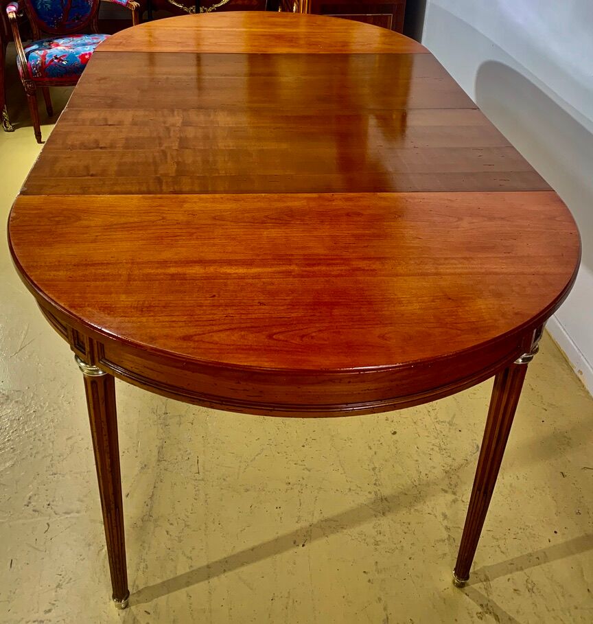 Louis XVI style table in cherry with 2 extensions
