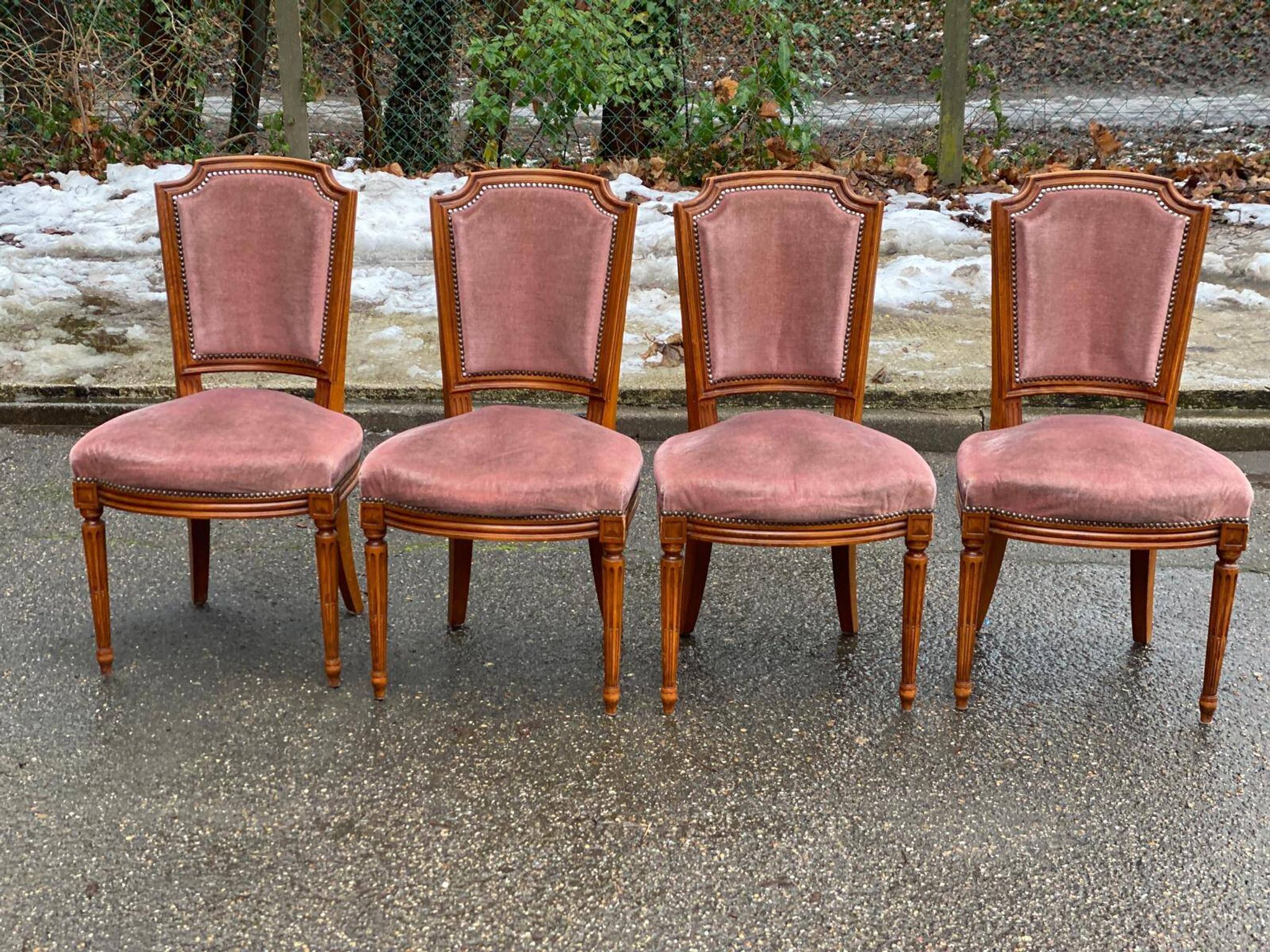 4 Louis XVI dining chairs in solid wood and pink velvet from the 20th century.
