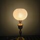 Ancienne lampe à pétrole électrifiée et modernisée - globe strié
