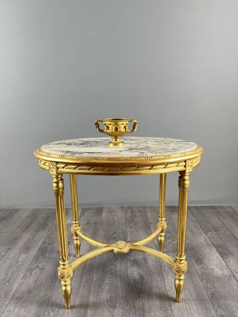 Large Pompeian-style bronze cup with two handles, 19th century.