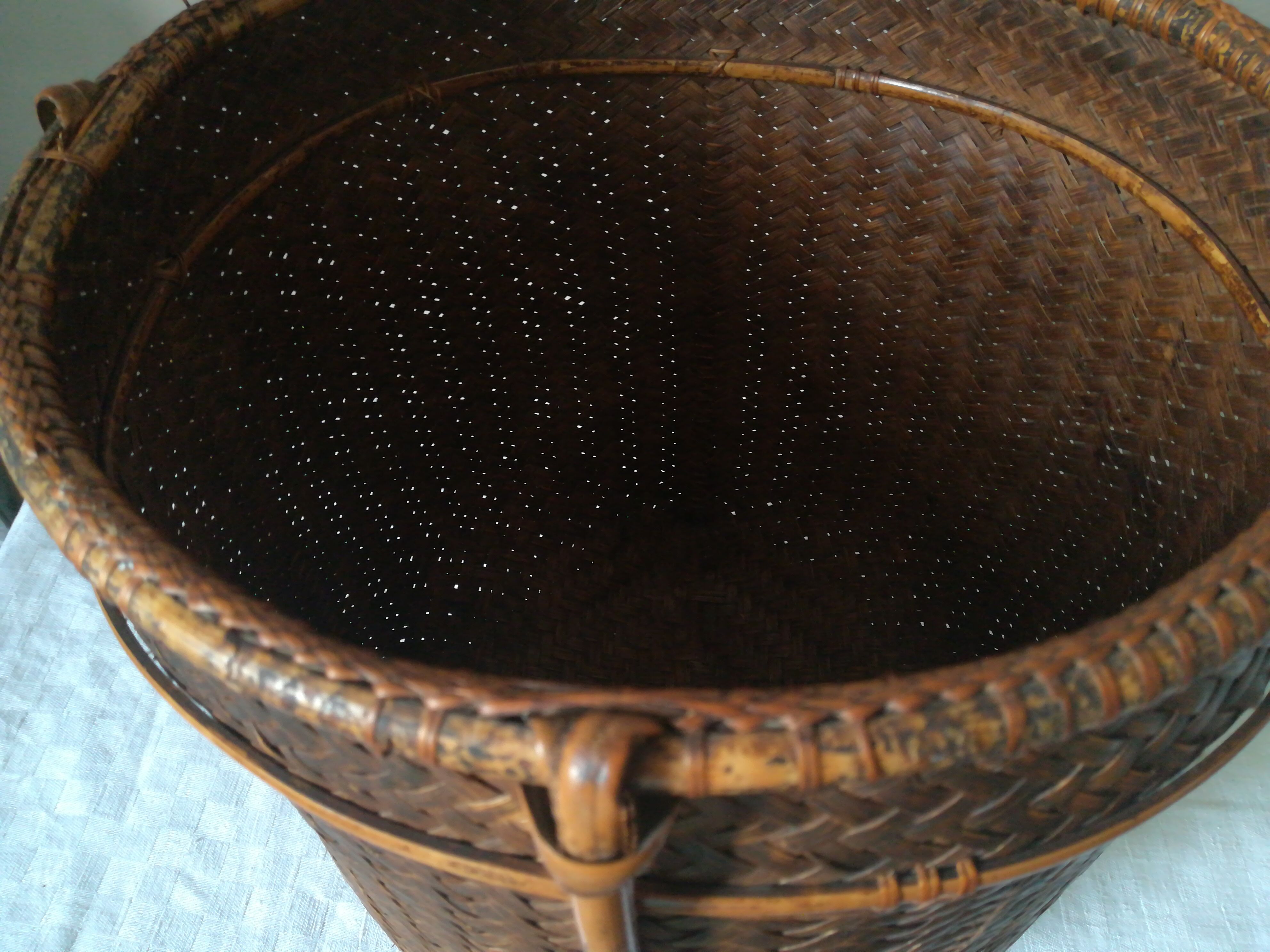 Japanese former basket in bamboo and braided basketry