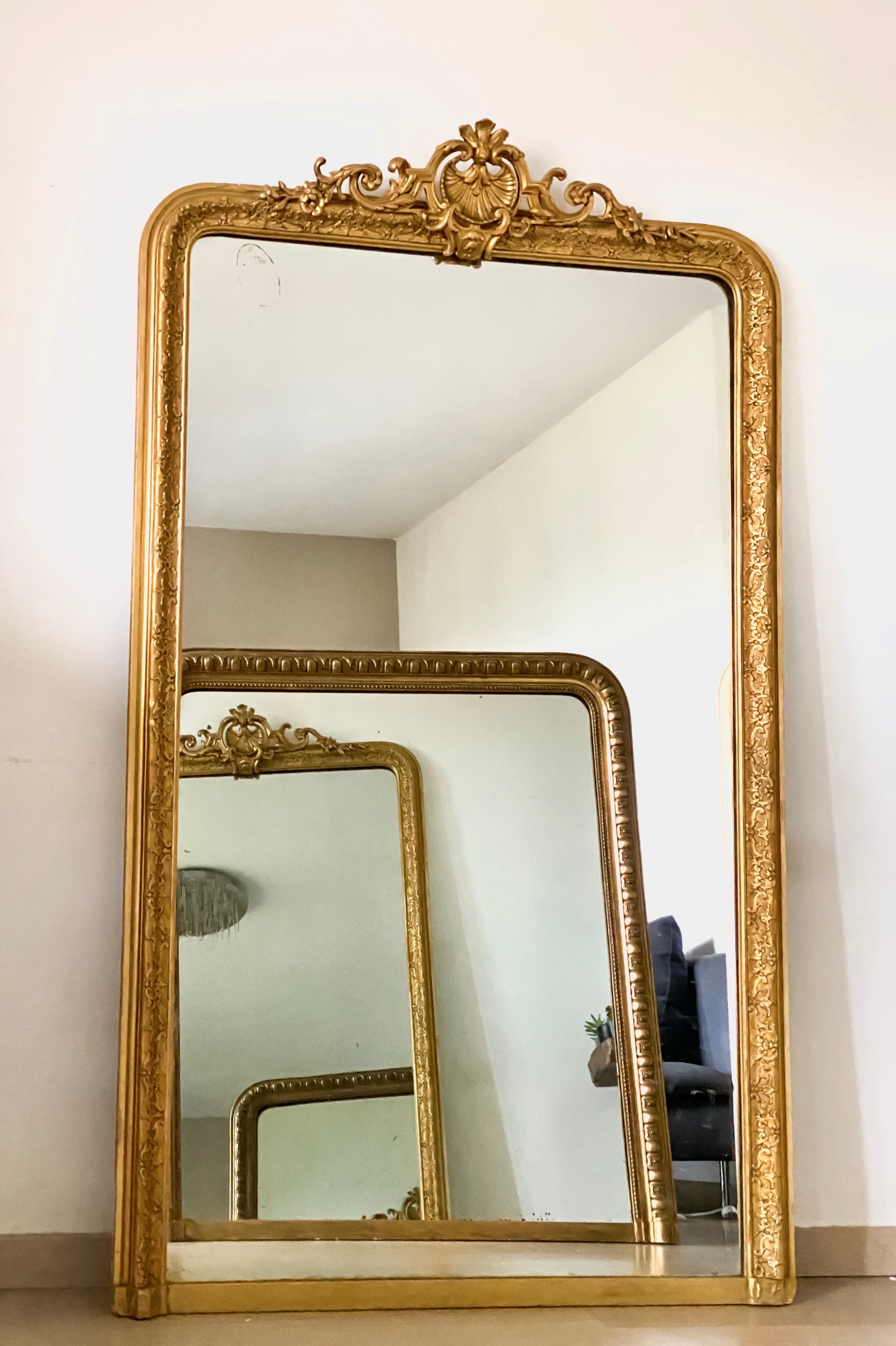 Miroir ancien Louis Philippe doré à fronton