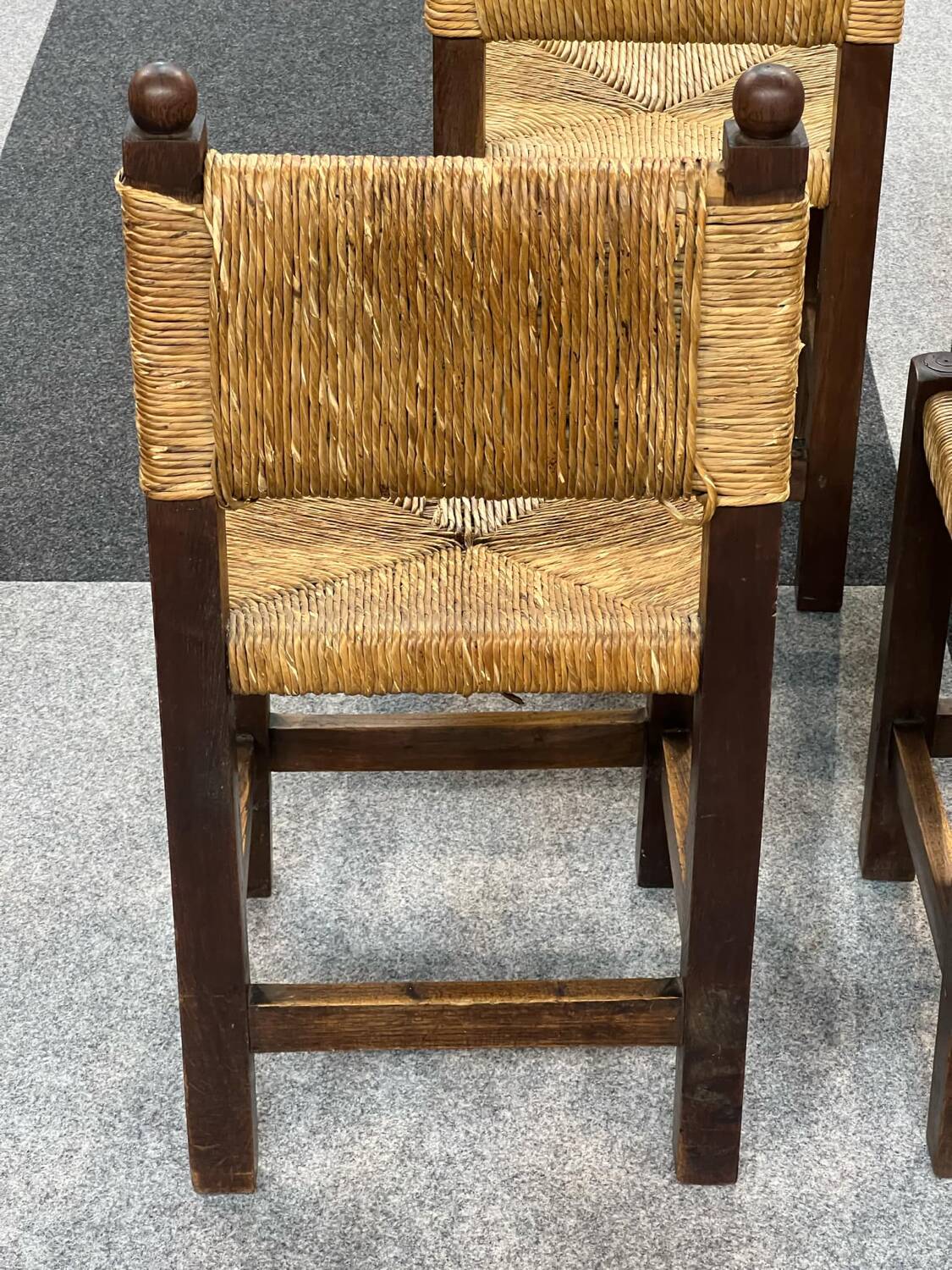 4 brutalist chairs in straw and wood
