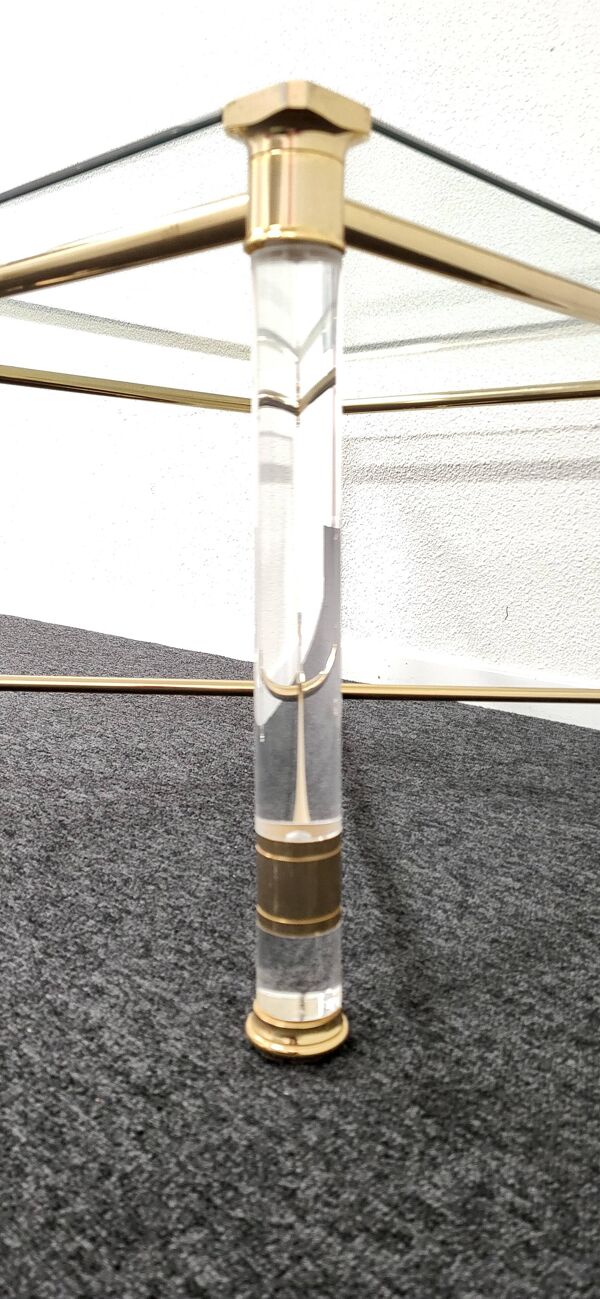 Table d'appoint ou petite table basse Hollywood Regency en or et plexiglas