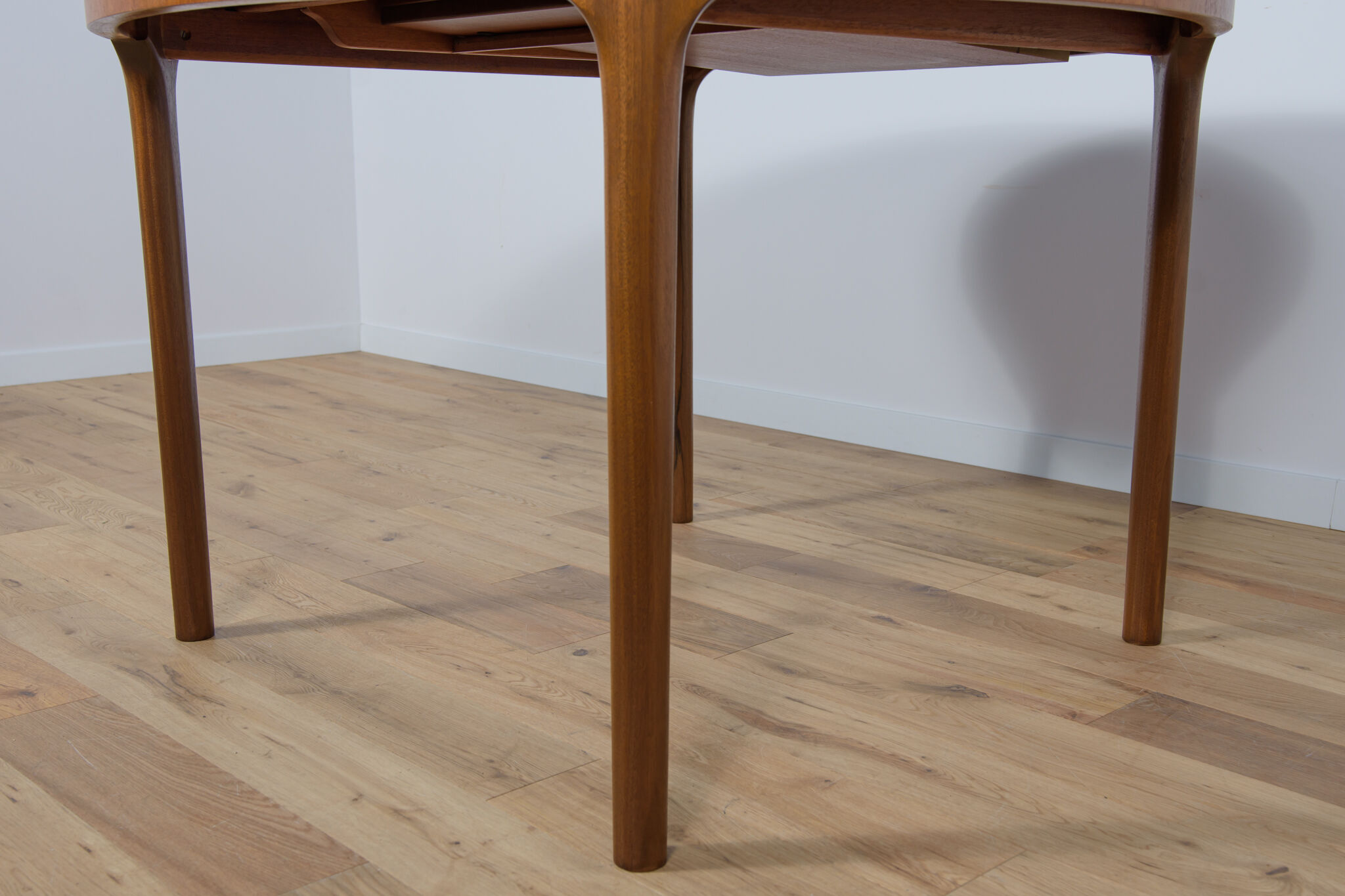 Round Extendable Dining Table from McIntosh, 1960s