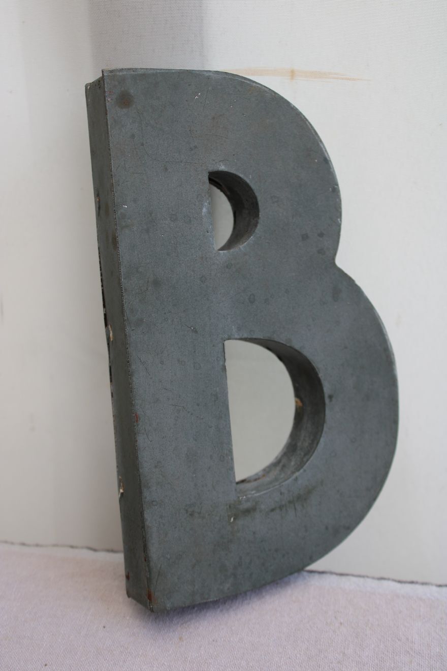 Panel letter in zinc