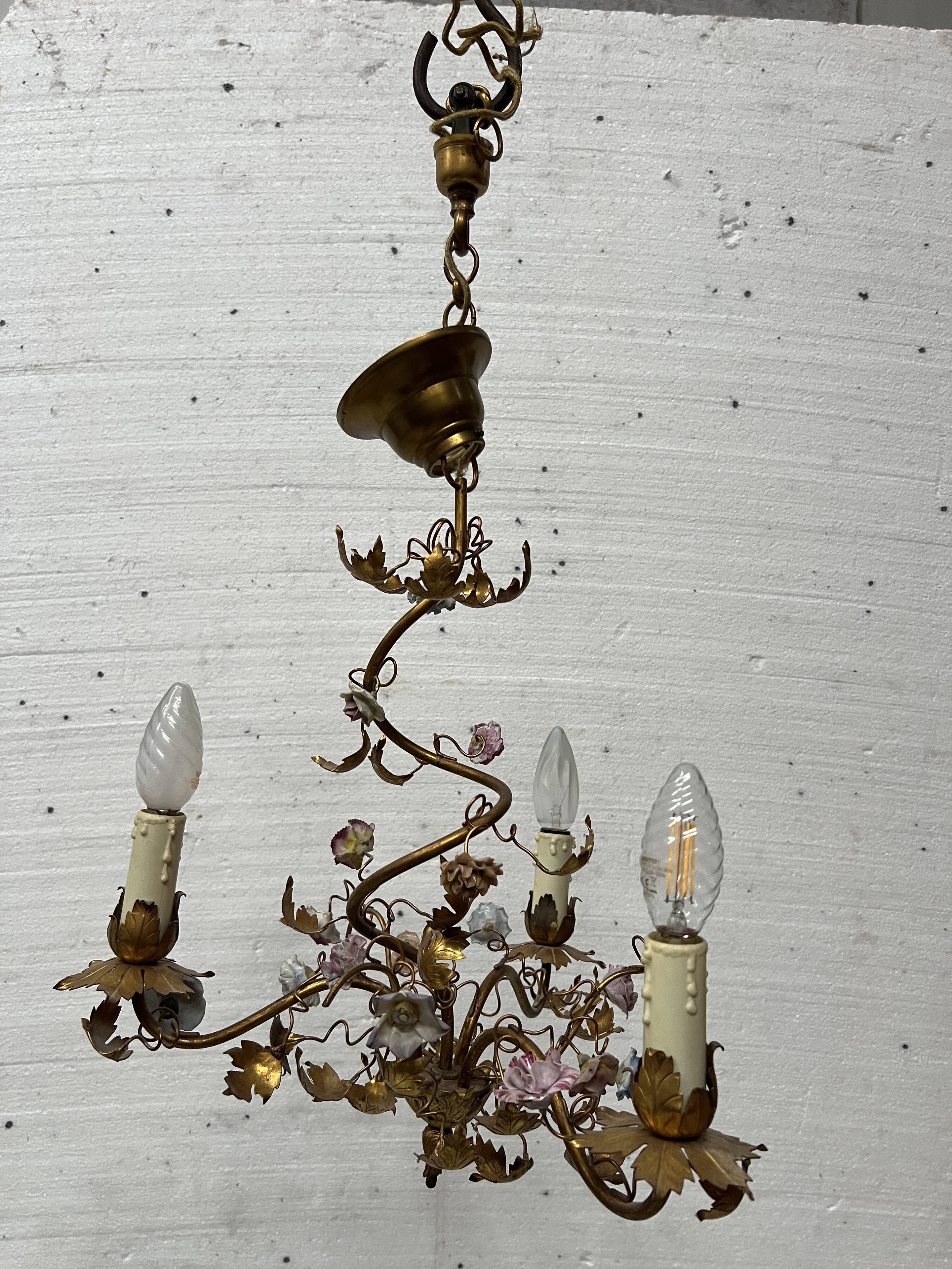 Louis XVI style chandelier in gilded metal and porcelain flowers, 20th century
