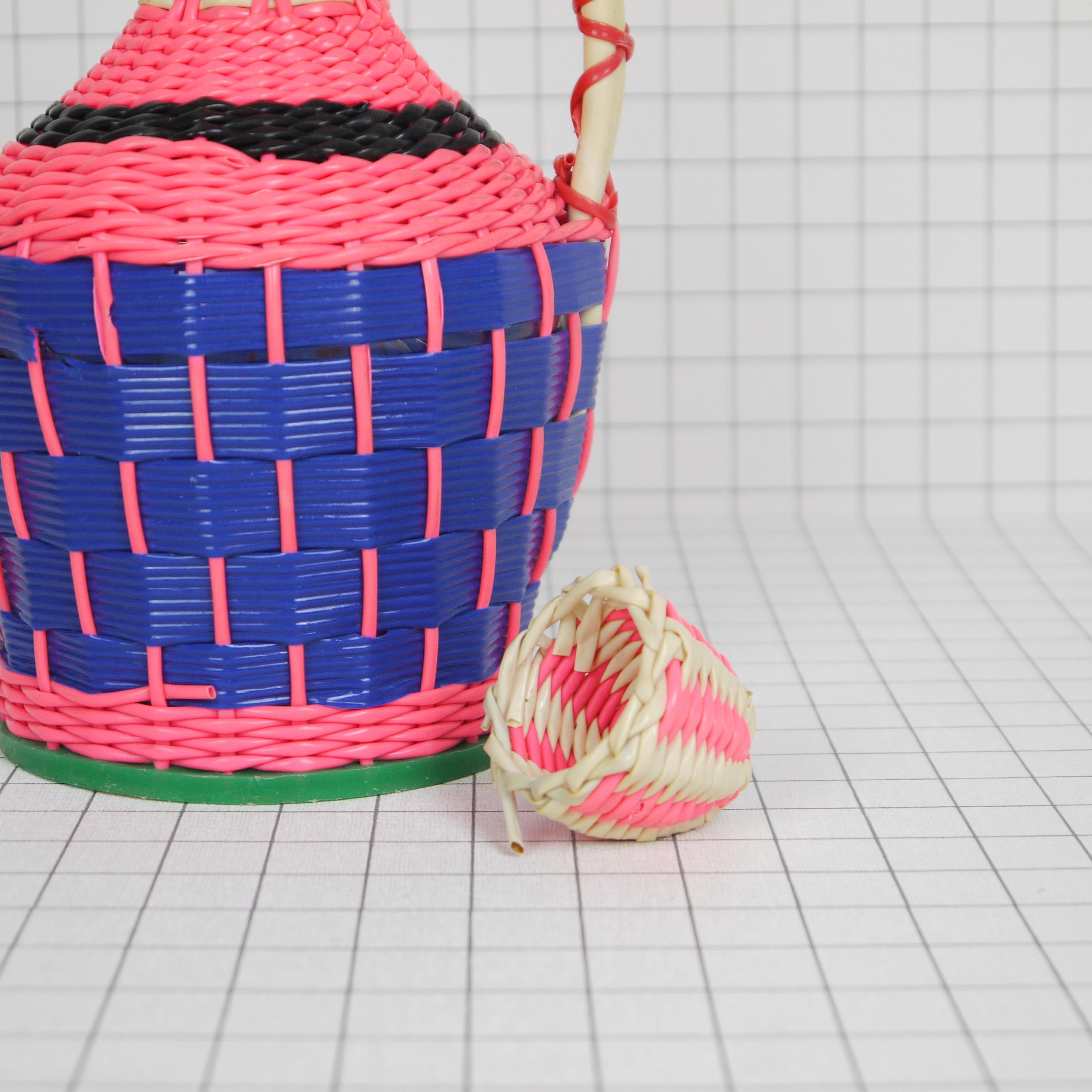 Scoubidou pink and blue bottle