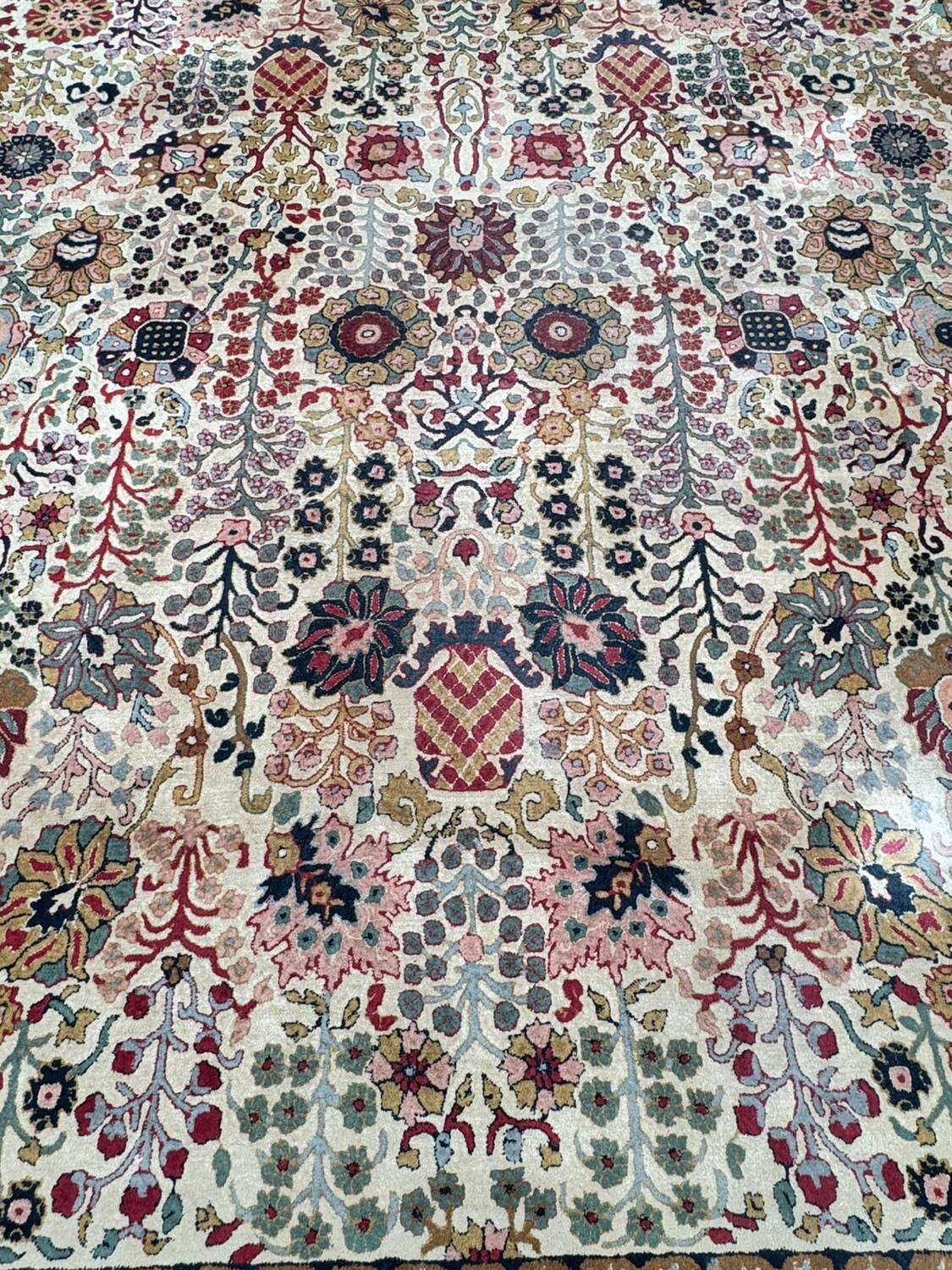 Large vintage Tetex Kirman design rug. 390 x 295 cm