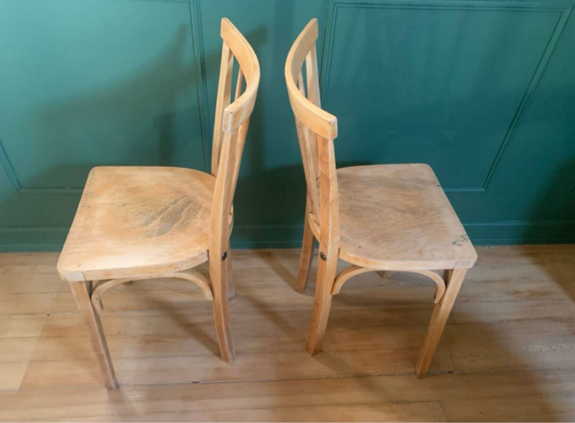 Pair of vintage bistro chairs with slats in beech (1960) - Style